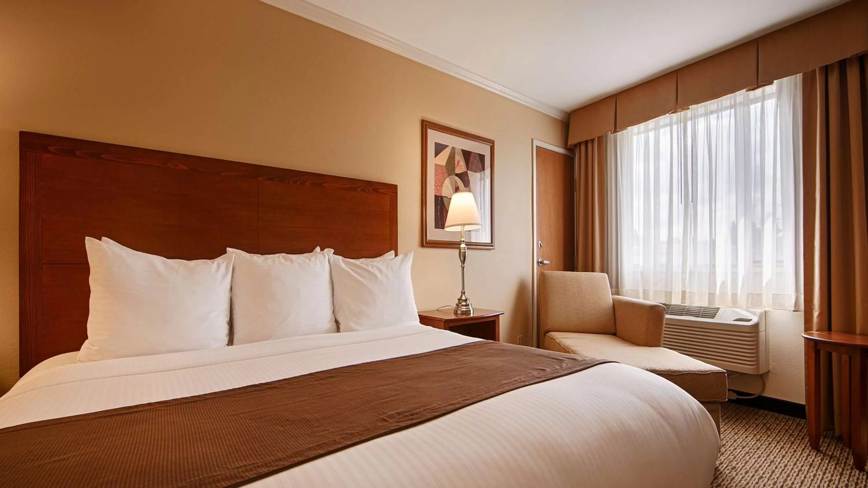 Photo of the whole room, Bed in Best Western Tumwater-Olympia Inn