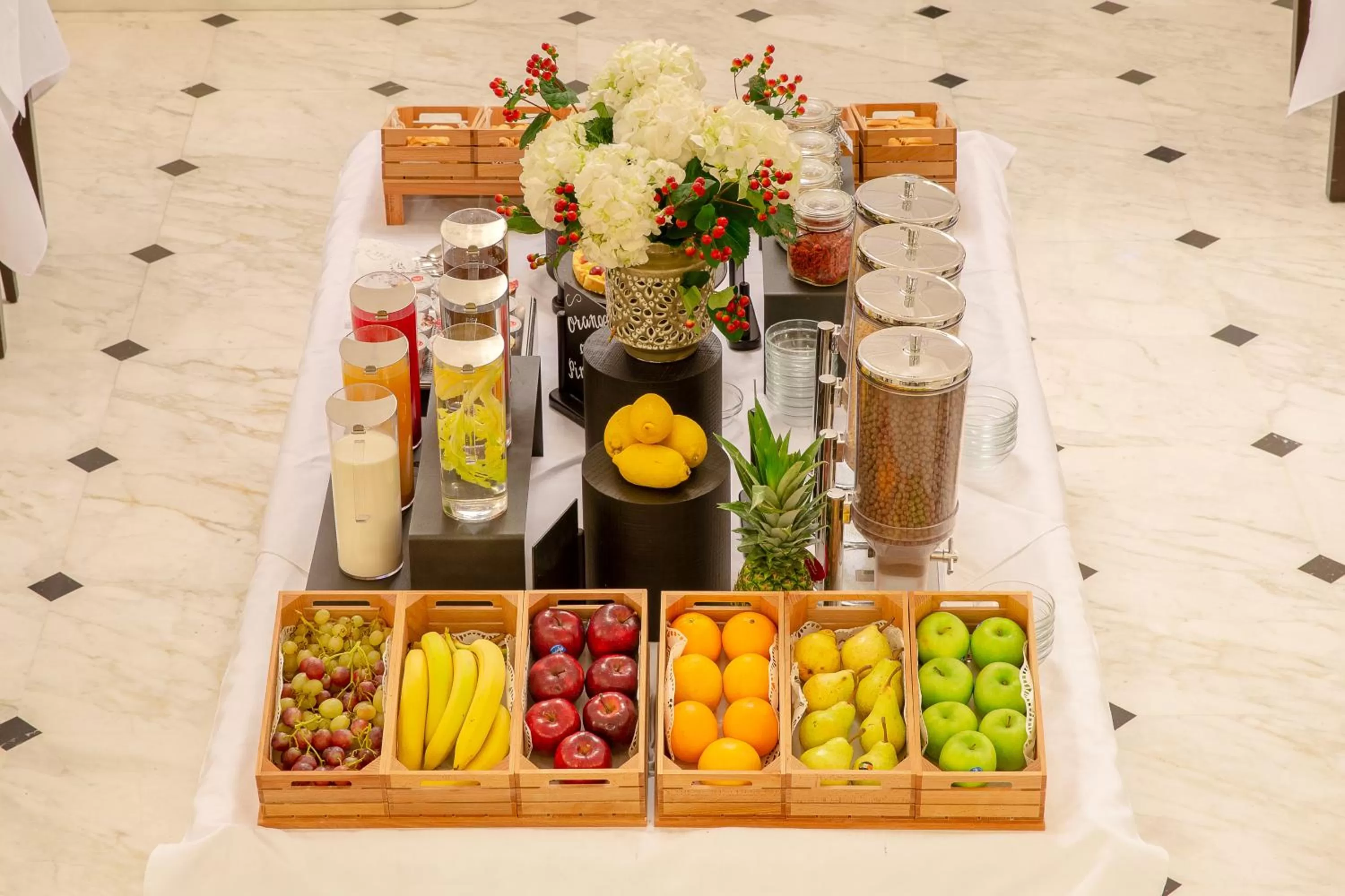 Buffet breakfast in Hotel Modigliani