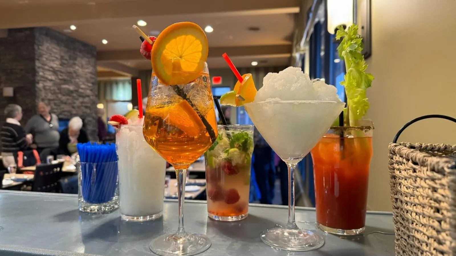 Lounge or bar in Divya Sutra Plaza and Conference Centre, Vernon, BC