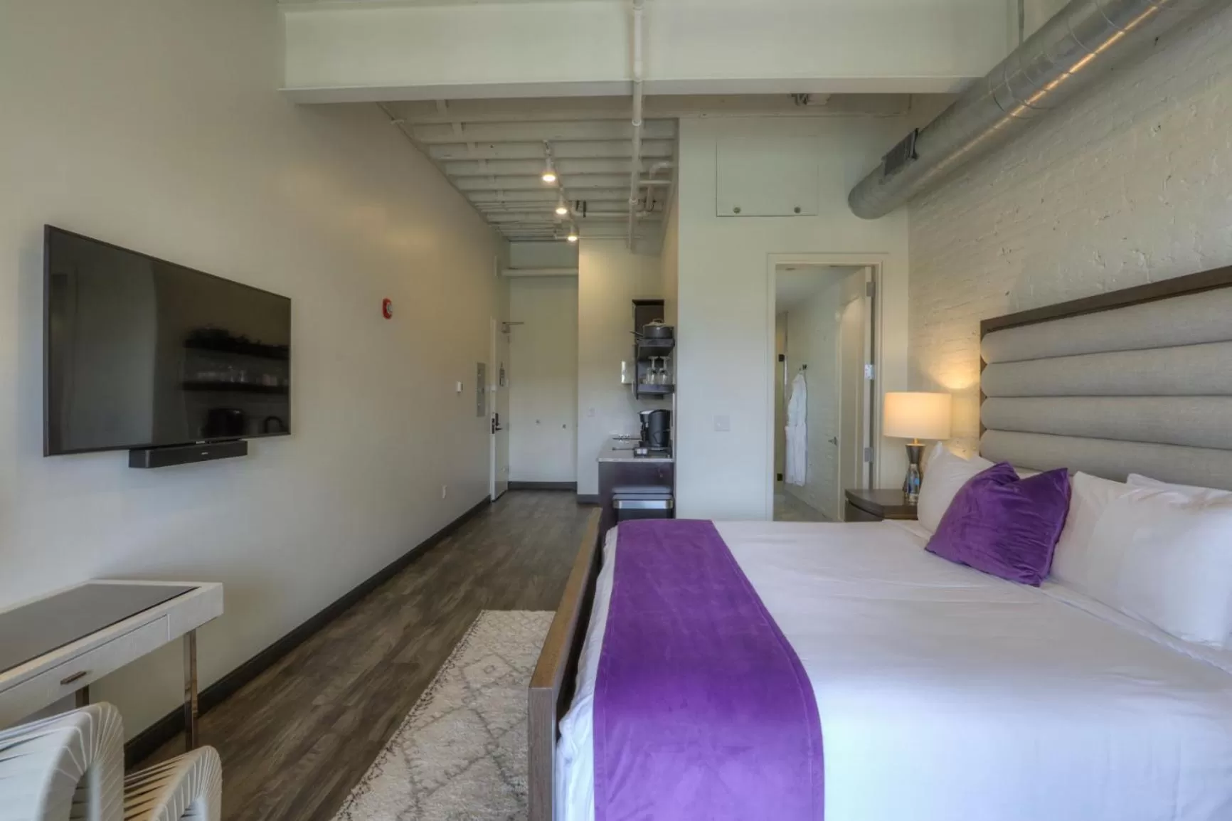 TV and multimedia, Bed in Studio 154 Hotel