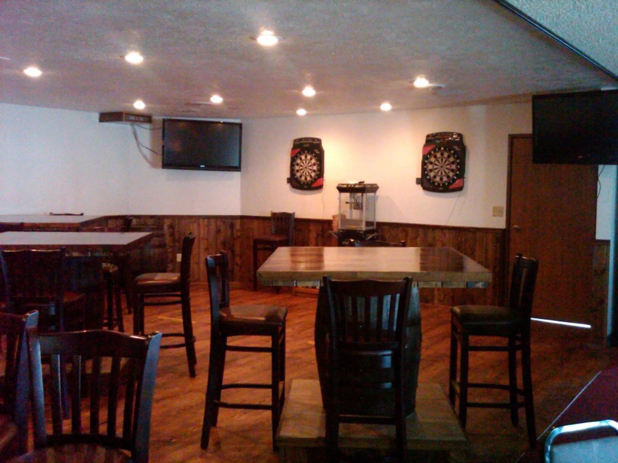 Lounge or bar in Boarders Inn & Suites by Cobblestone Hotels - Munising