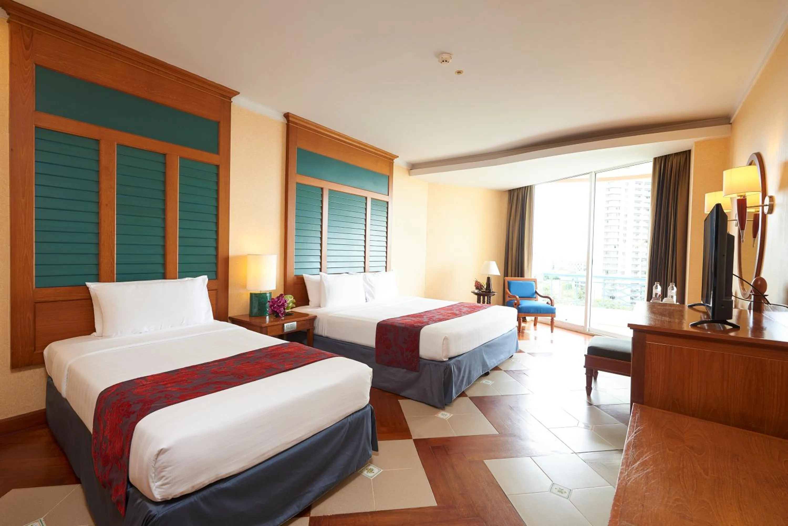 Decorative detail, Bed in Long Beach Garden Hotel & Pavilions