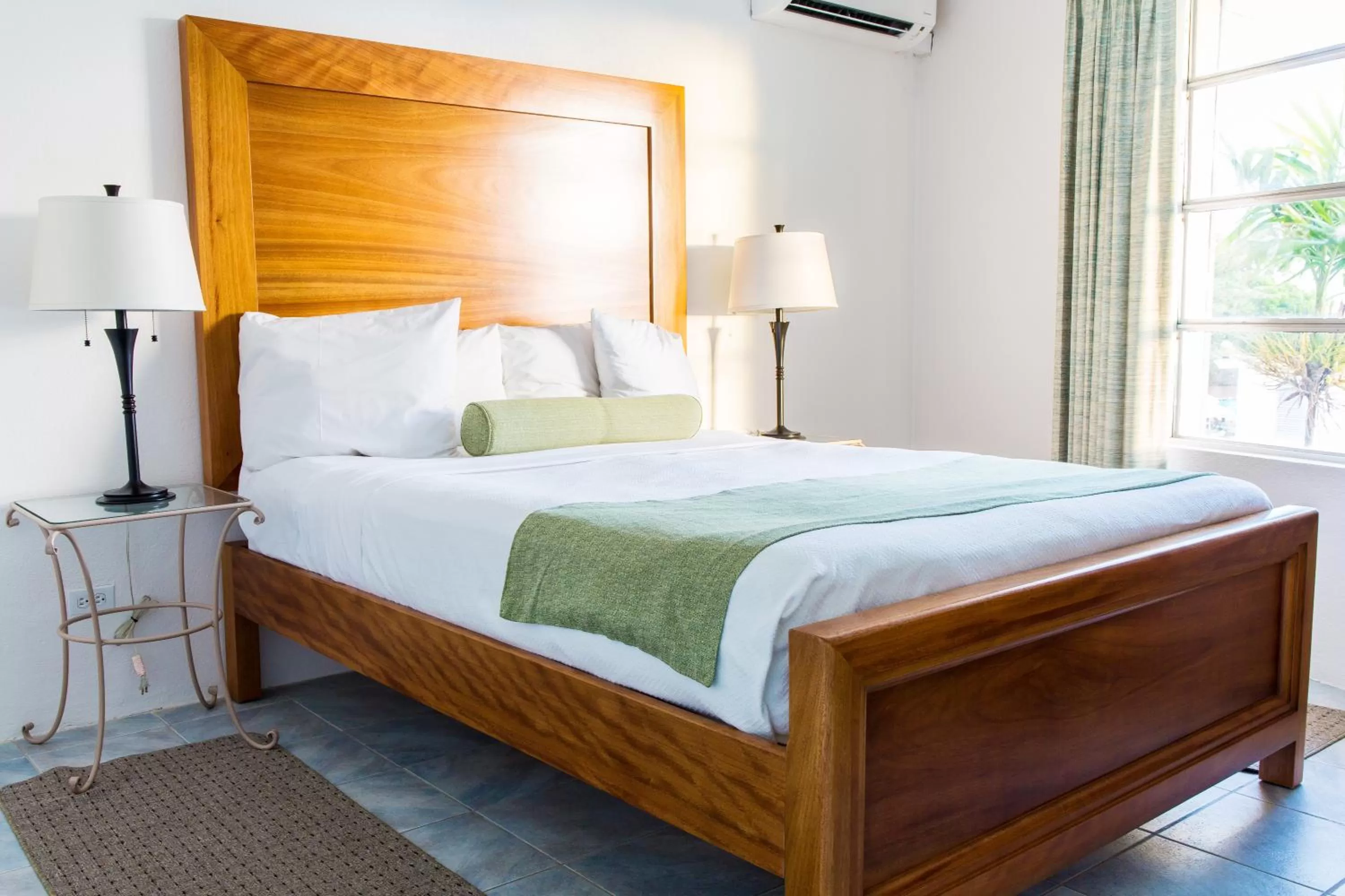 Photo of the whole room, Bed in Infinity on the Beach