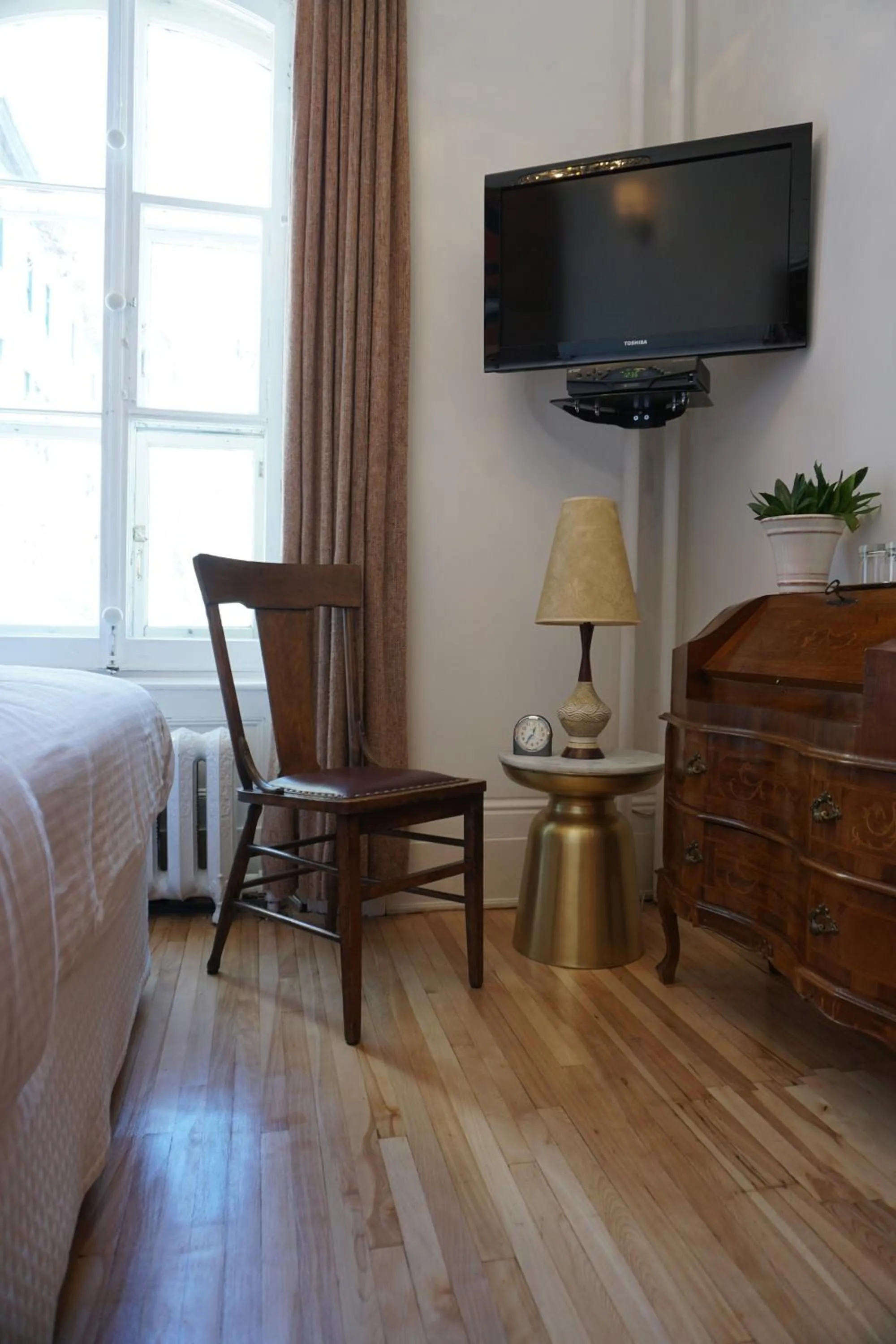 TV and multimedia in Hôtel Marie-Rollet