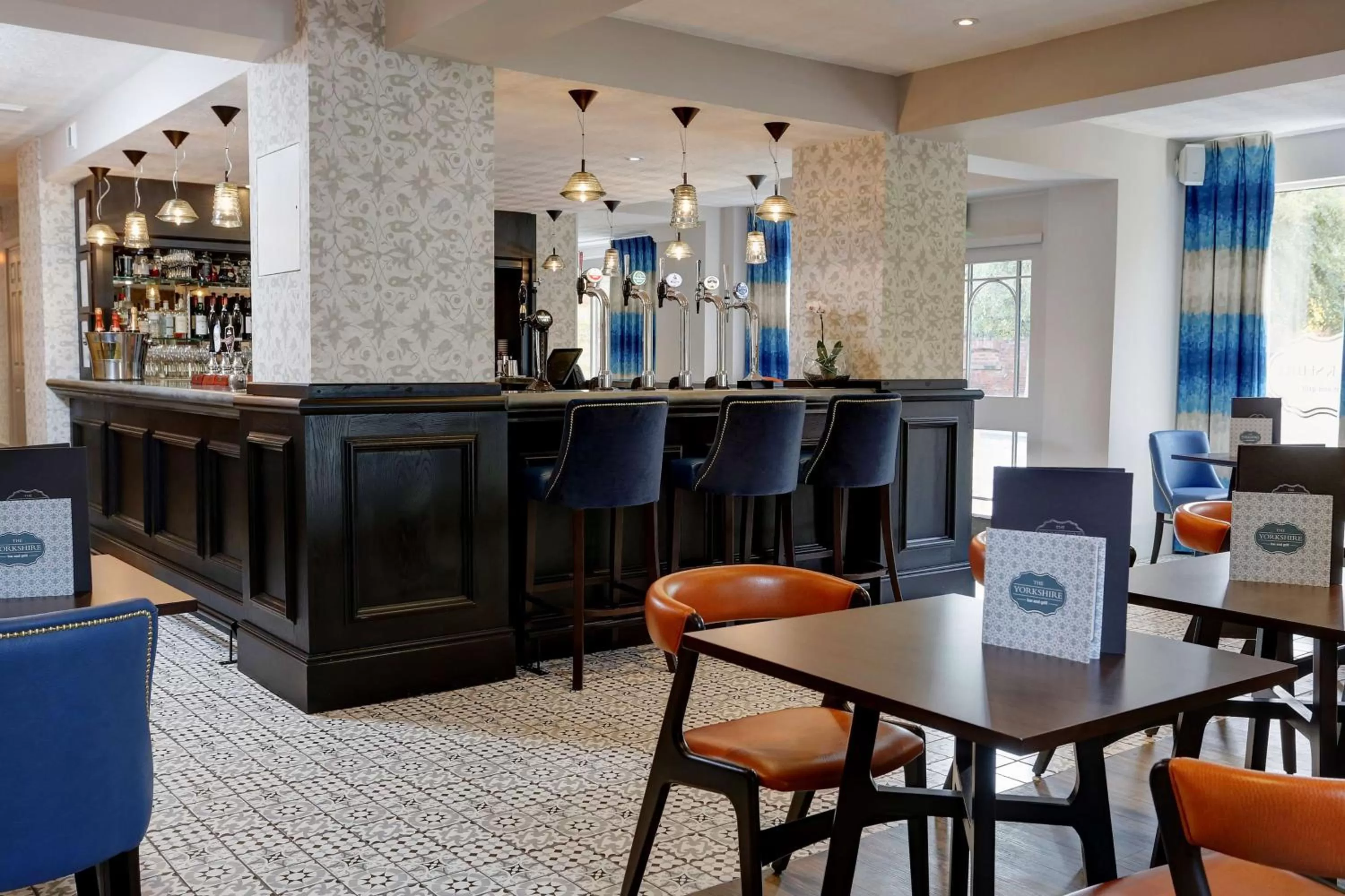 Lounge or bar in DoubleTree by Hilton York