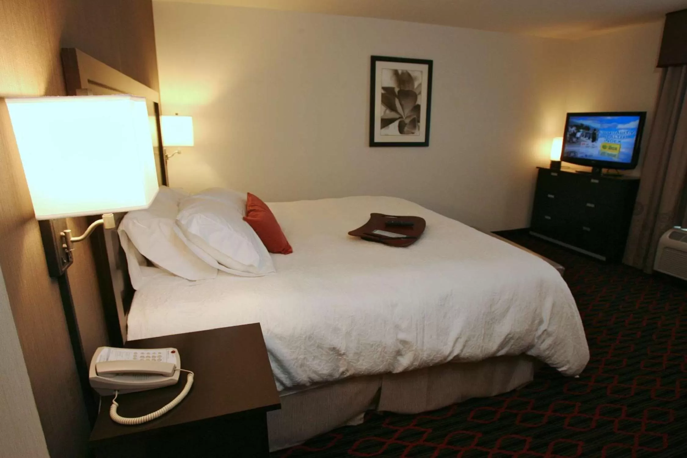 Bed in Hampton Inn & Suites Red Deer