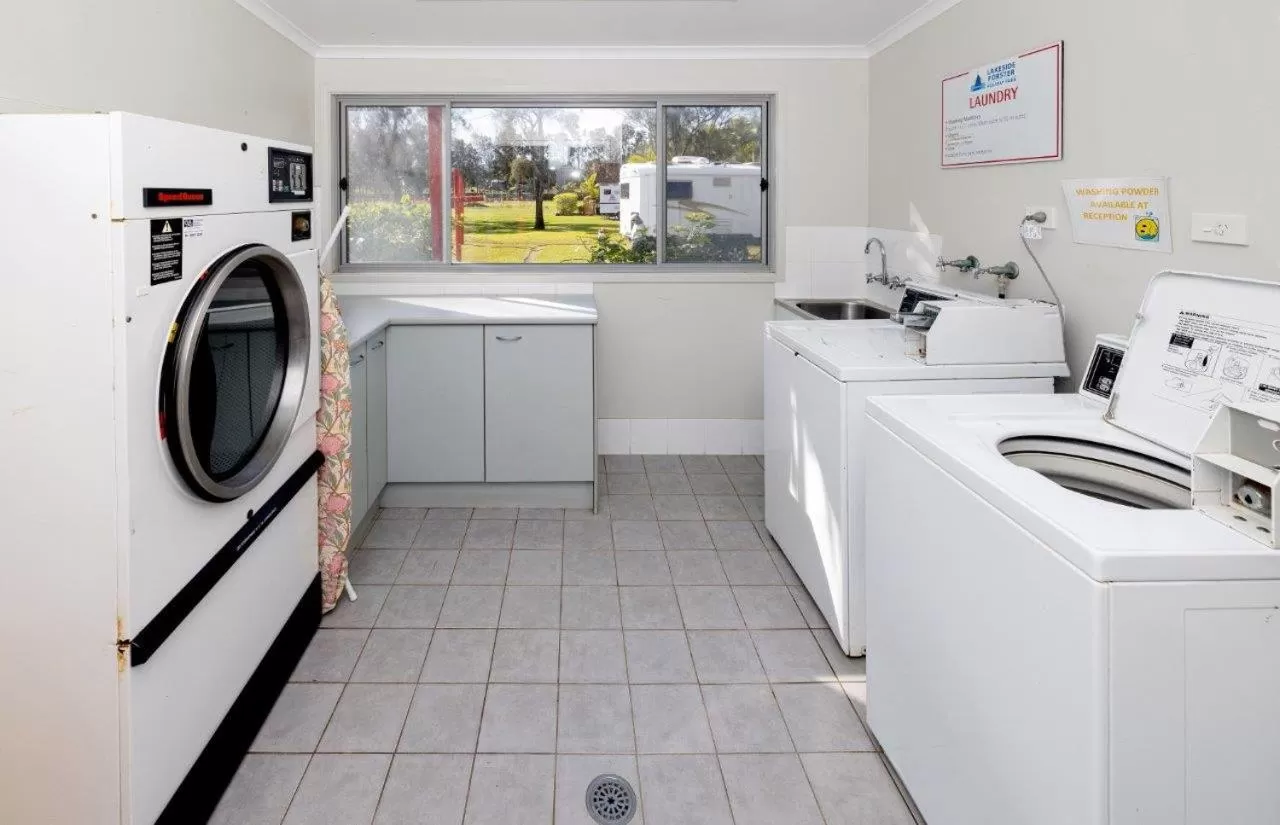 laundry, Kitchen/Kitchenette in Lakeside Forster Holiday Park and Village