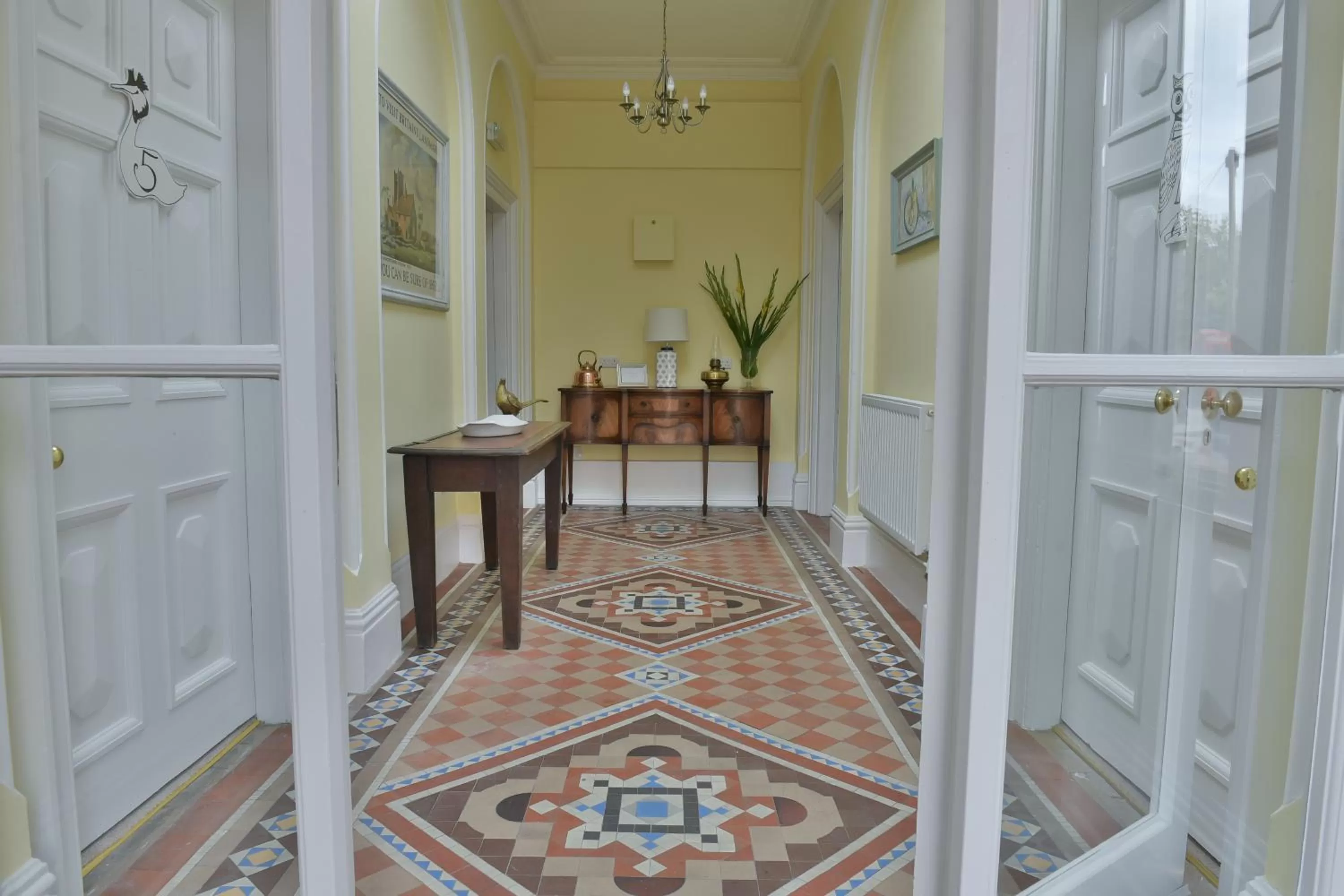 Facade/entrance in The Loddon Swan