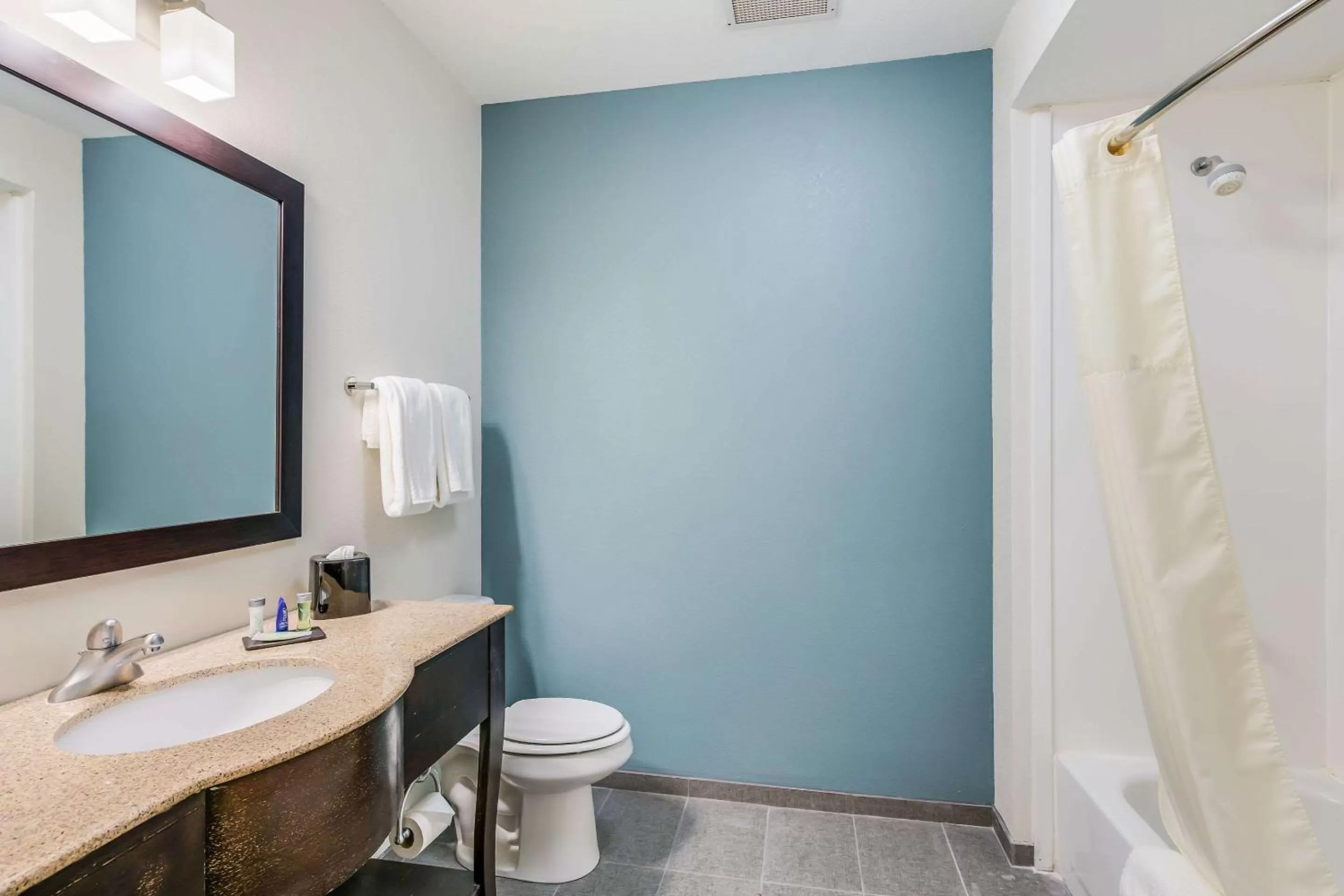 Photo of the whole room in Sleep Inn Clovis