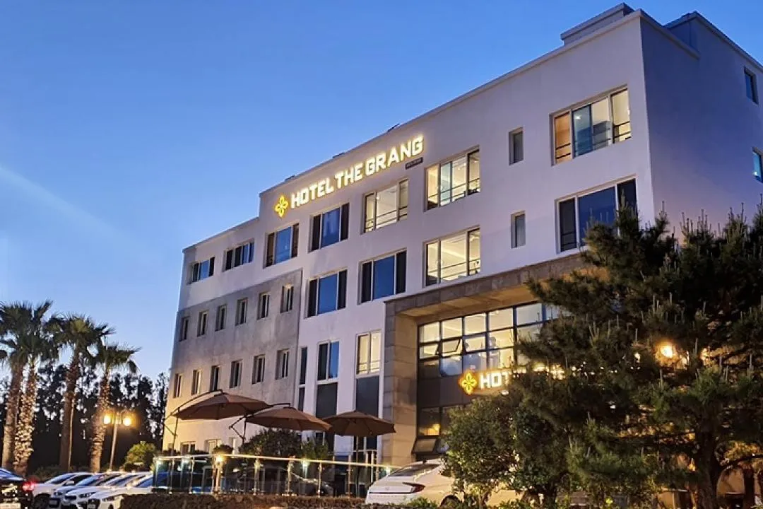 Property building in Hotel The Grang Jungmun