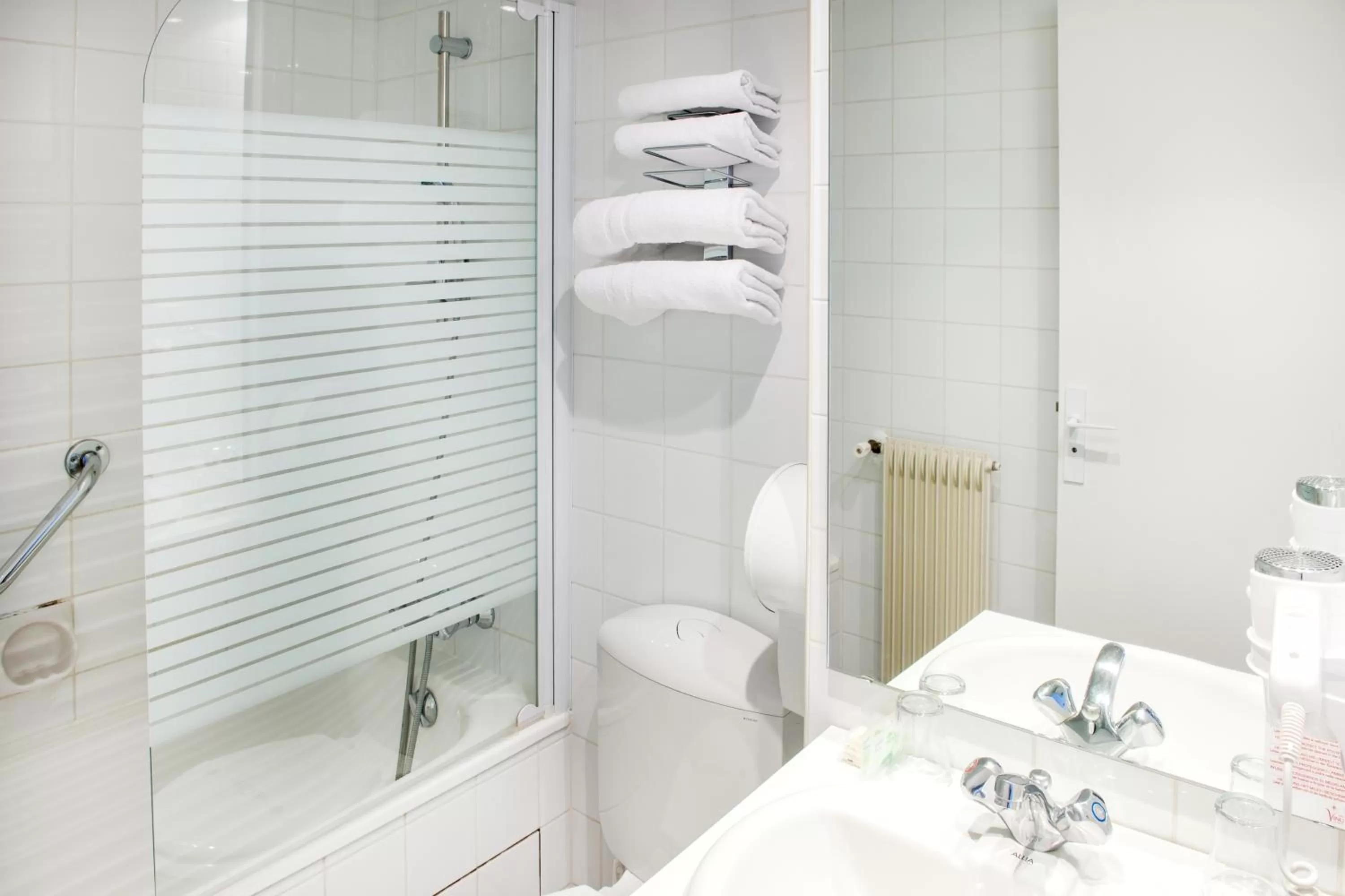 Bathroom in Hôtel Continental