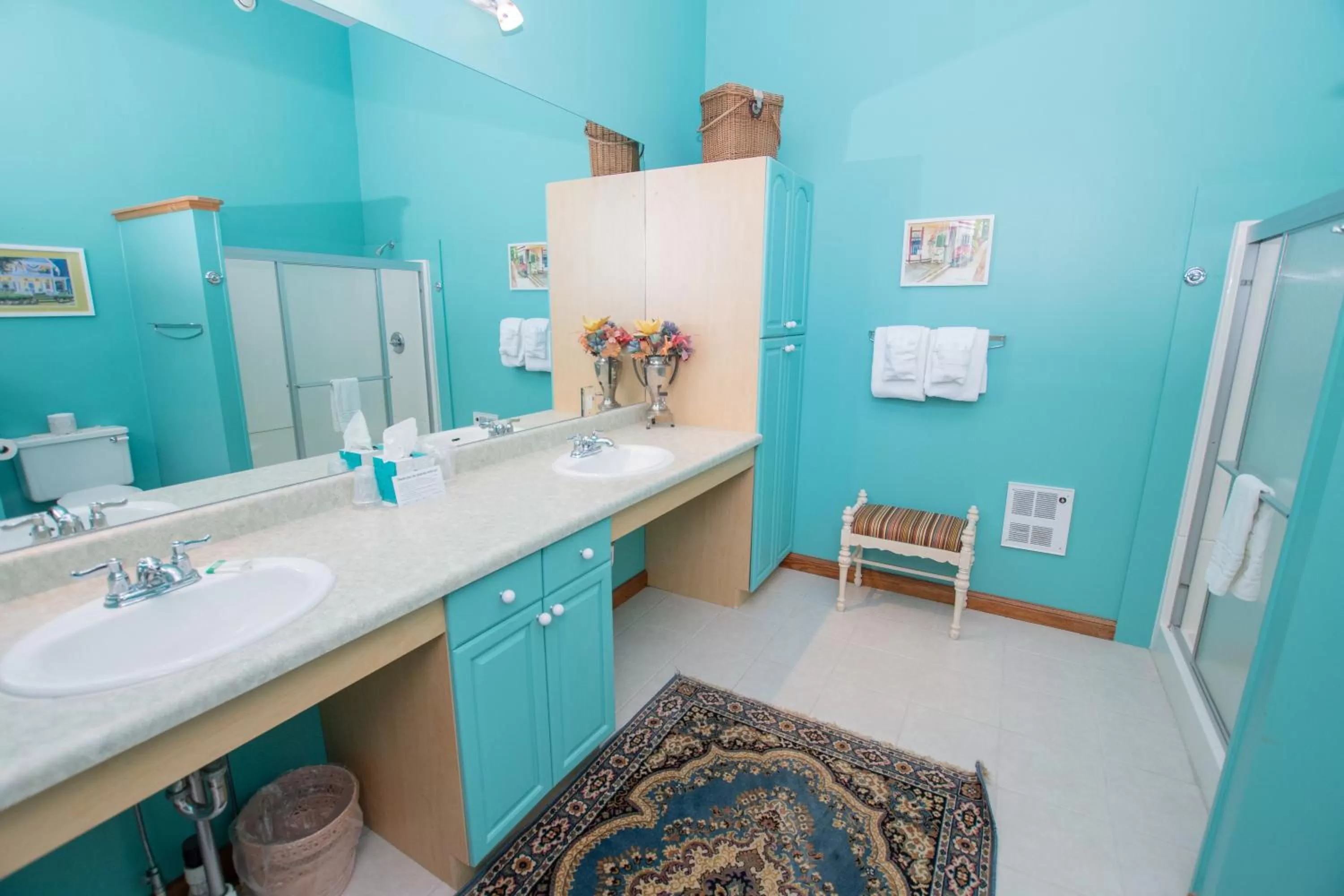 Bathroom in Terrace Inn and 1911 Restaurant