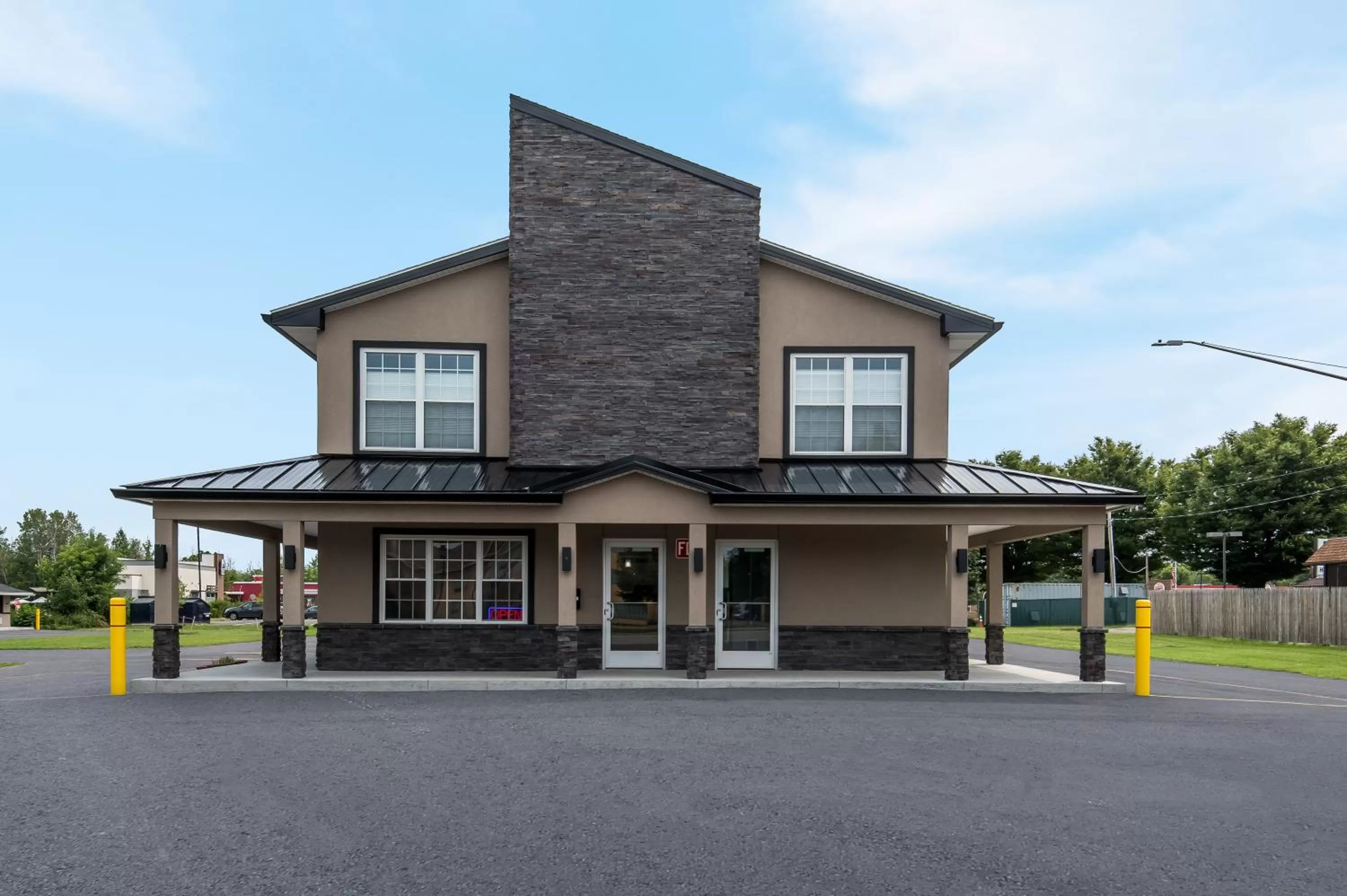 Property building in Americas Best Value Inn Farmington