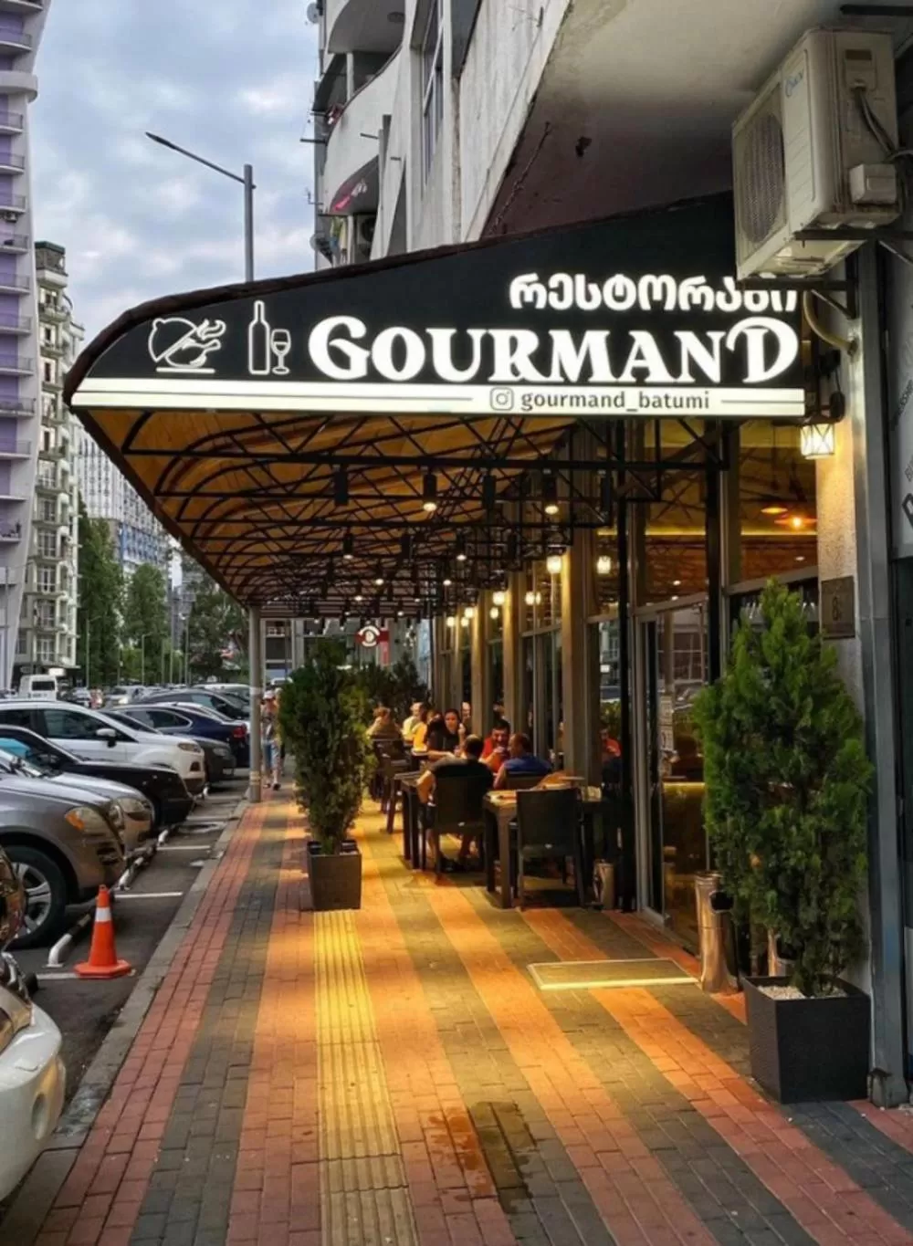 Restaurant/Places to Eat in Orbi City Business Class Aparthotel