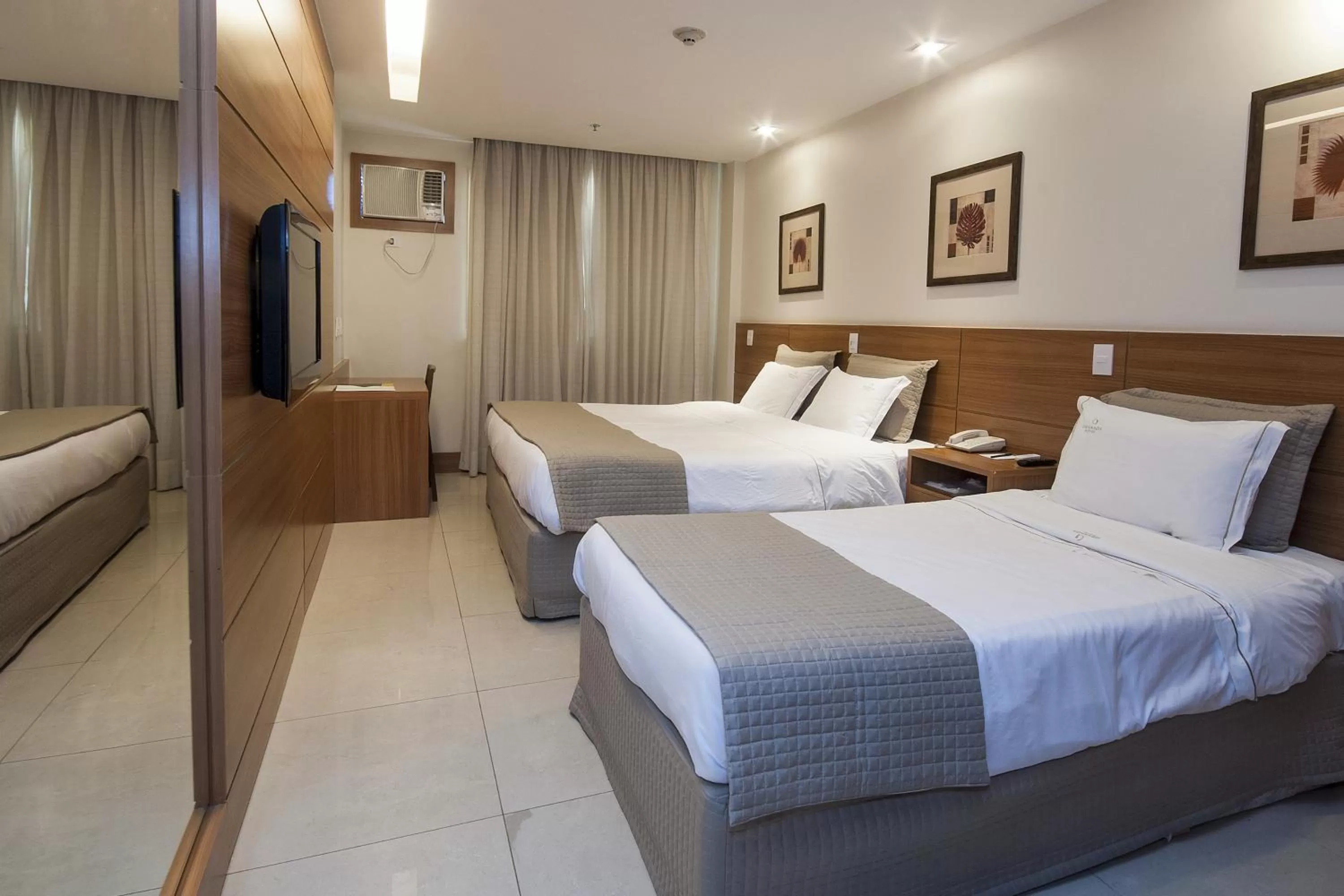 Property building, Bed in Américas Granada Hotel