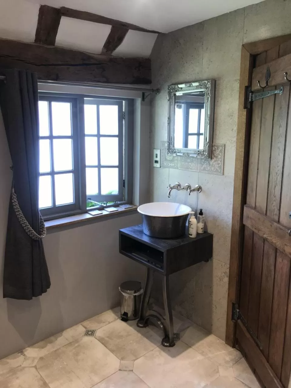 Bathroom in The Chequers Inn