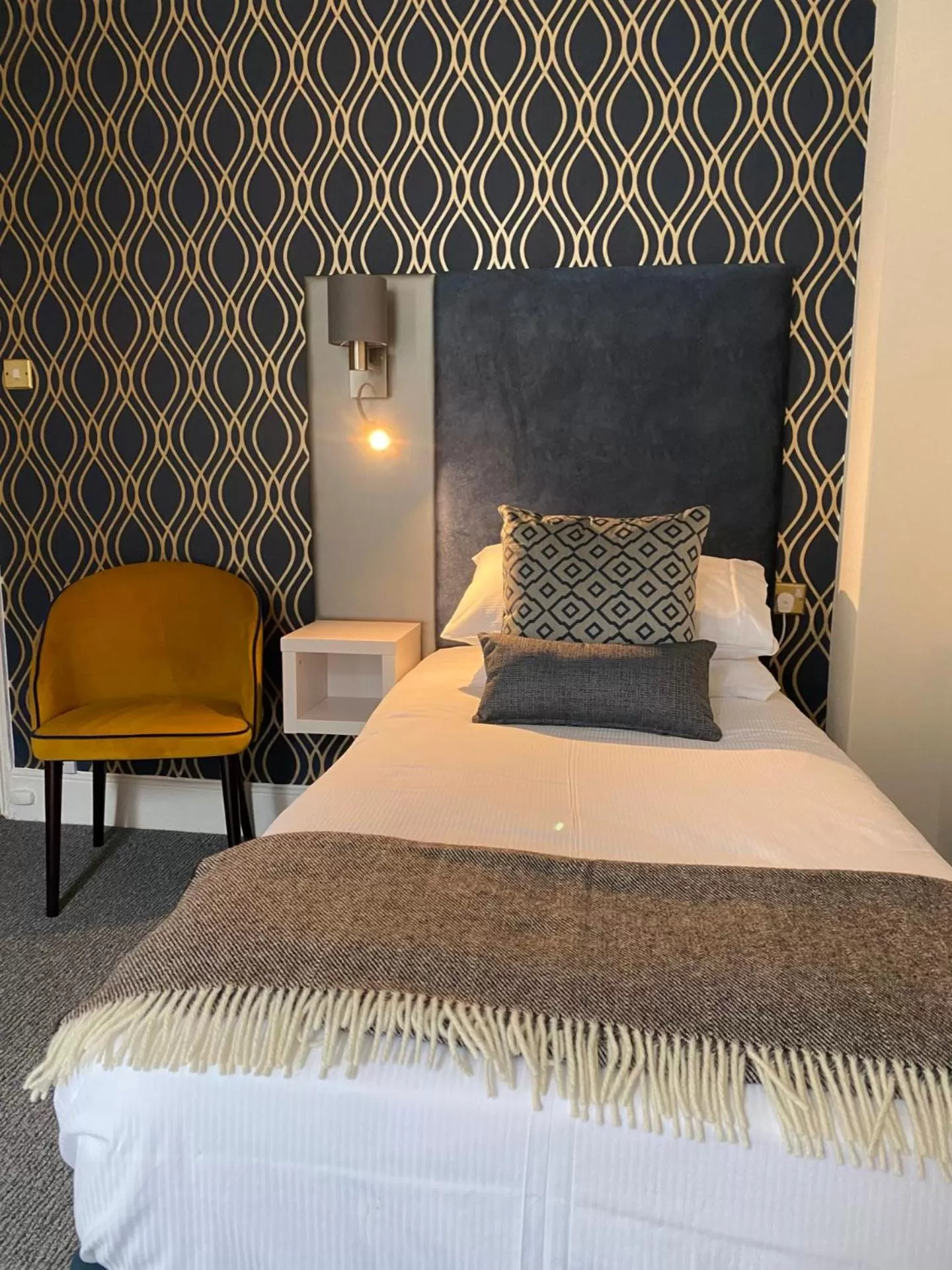 Bedroom, Bed in Royal Sportsman Hotel