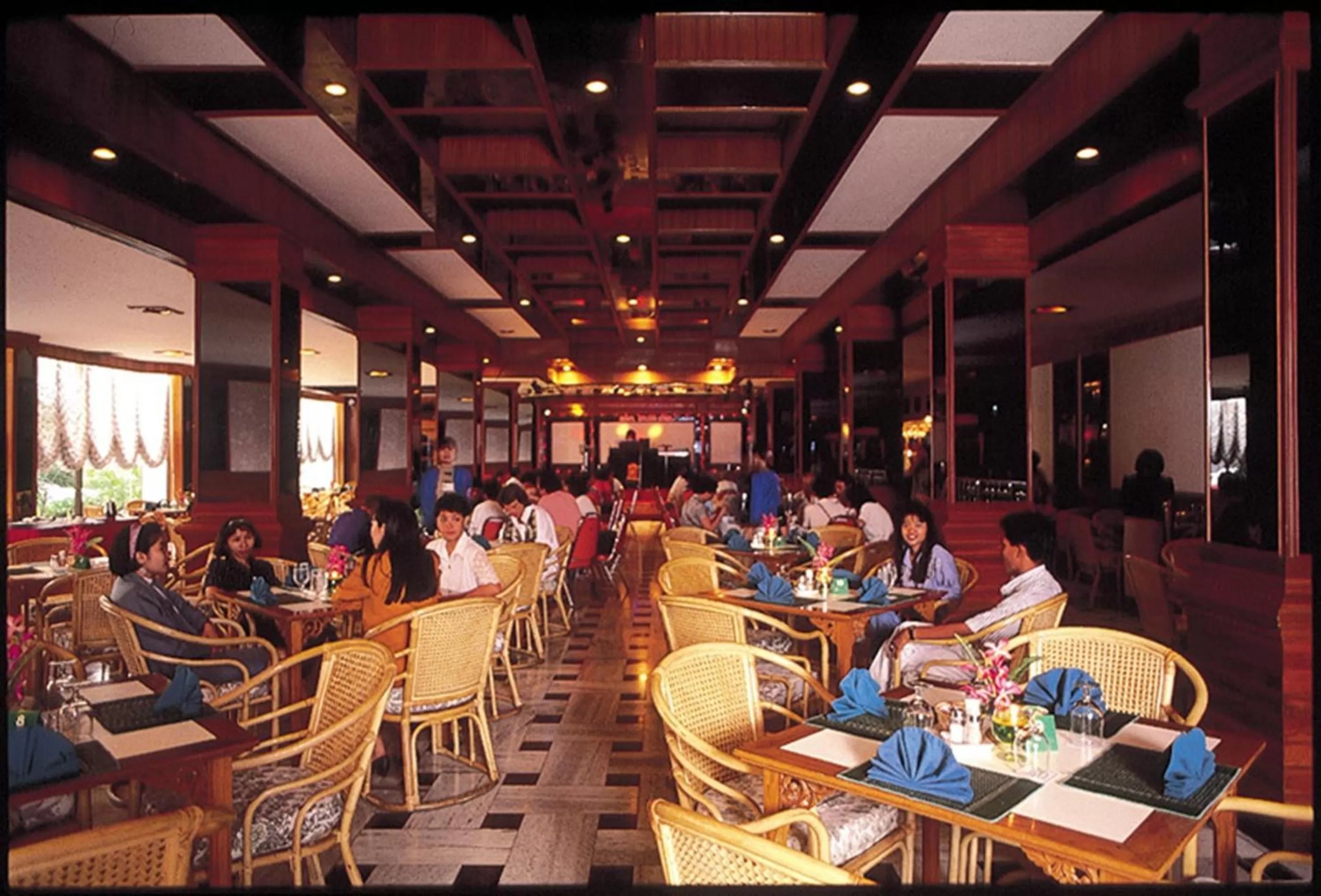 Restaurant/places to eat in Royal Palace Hotel