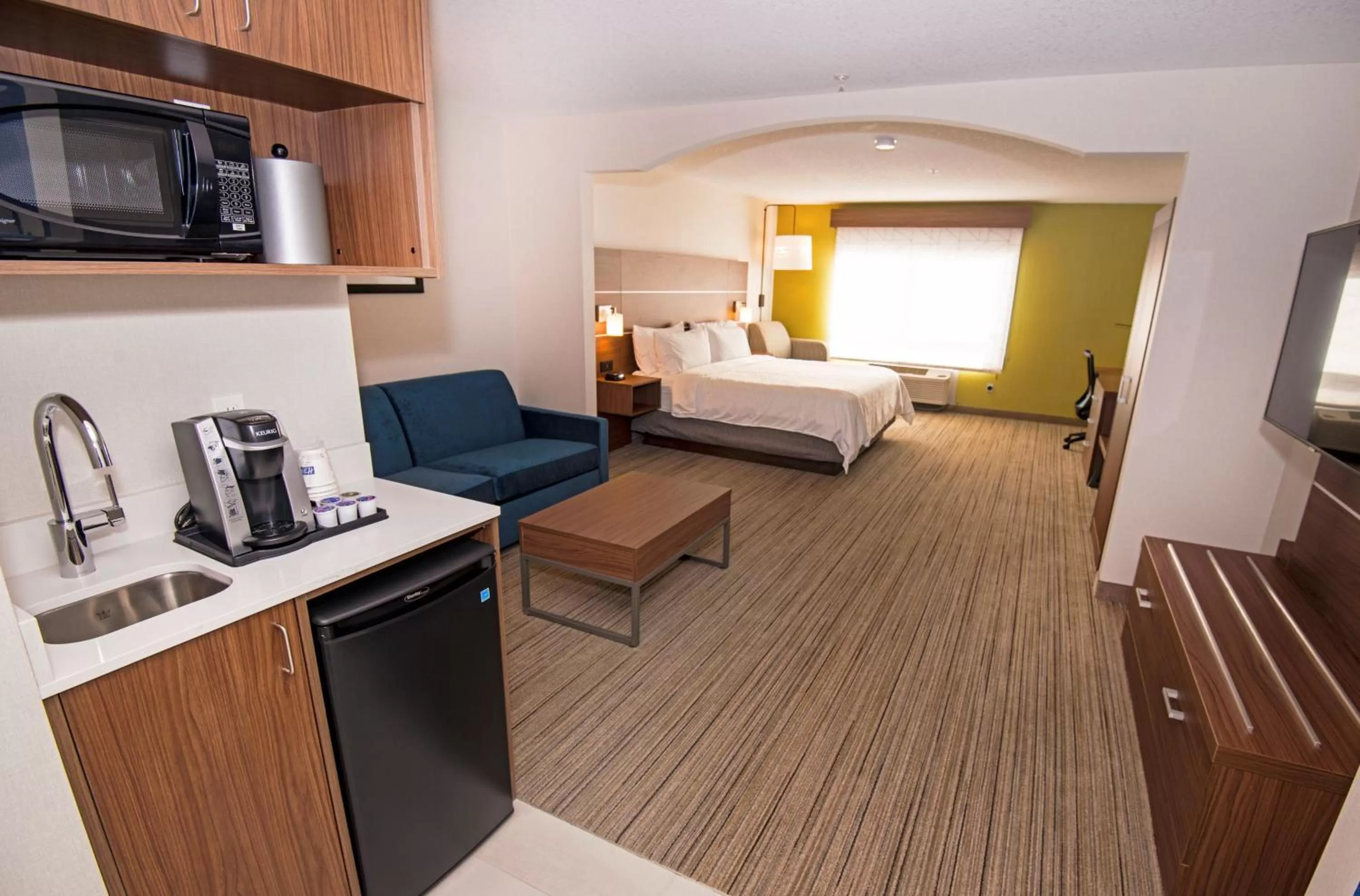 Photo of the whole room, Bed in Holiday Inn Express Hotel & Suites-Hinton by IHG