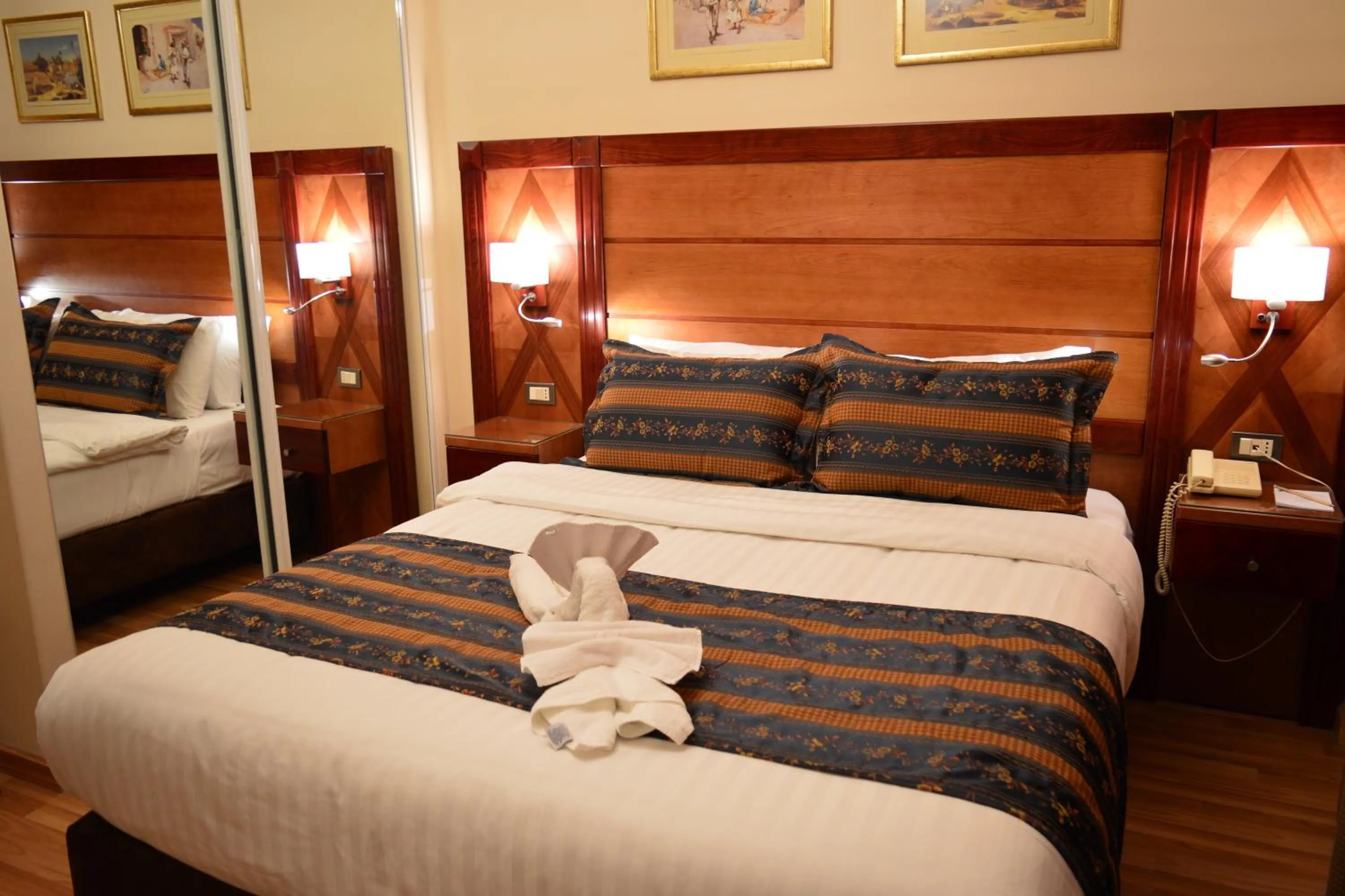 Bedroom, Bed in Comfort Hotel Suites