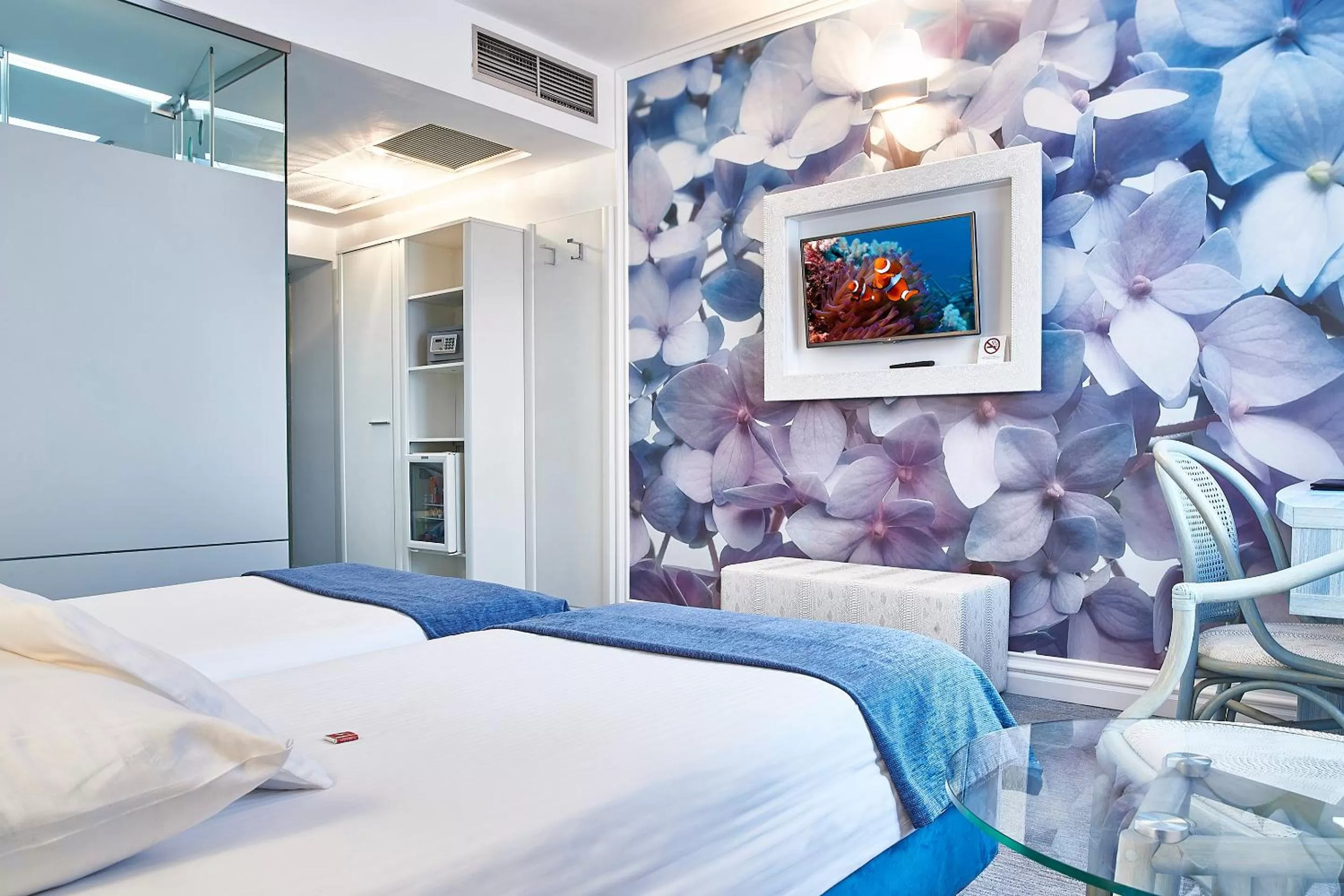 Photo of the whole room, Bed in Continental Forum Sibiu