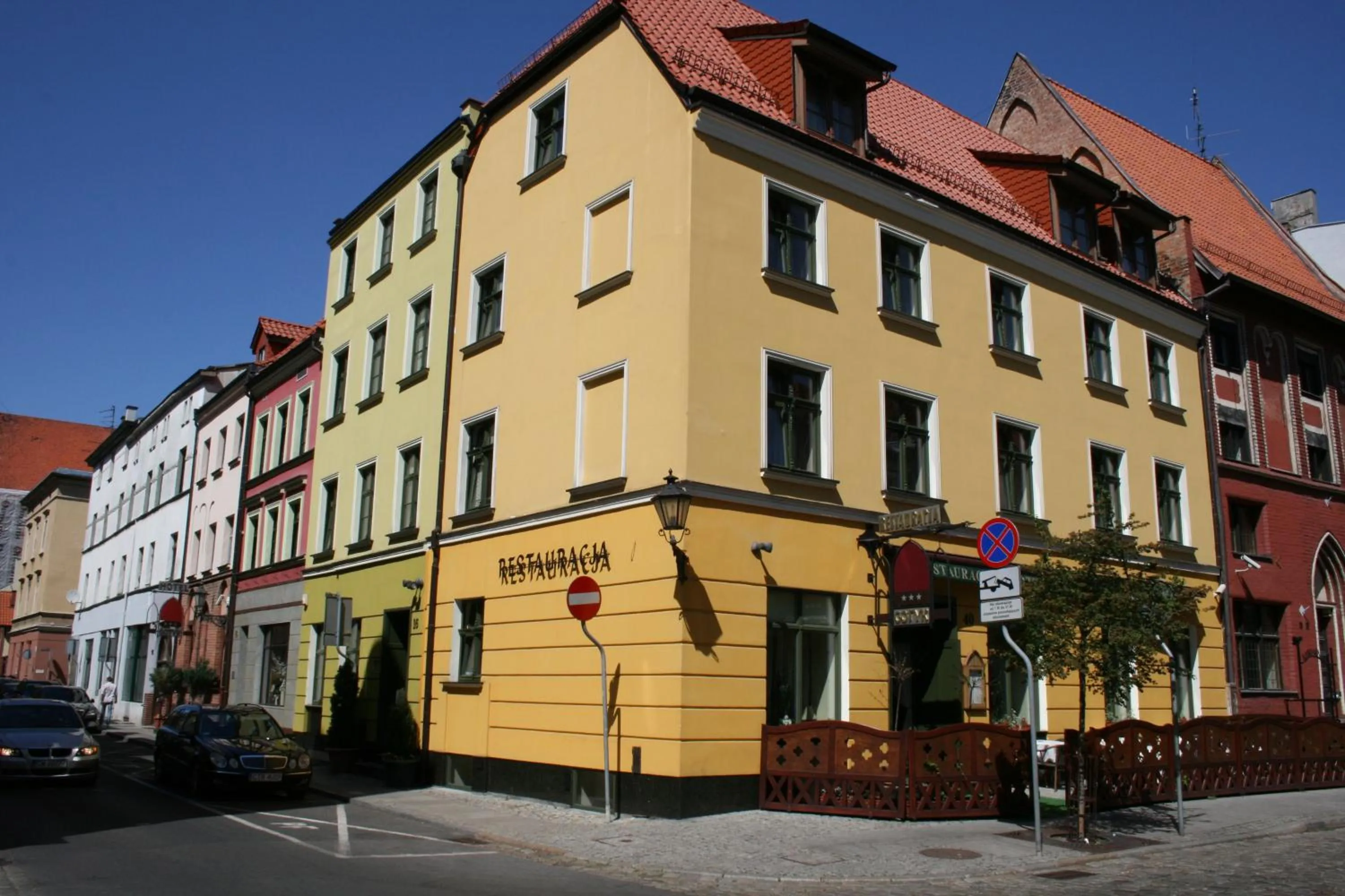 Facade/entrance in Gotyk