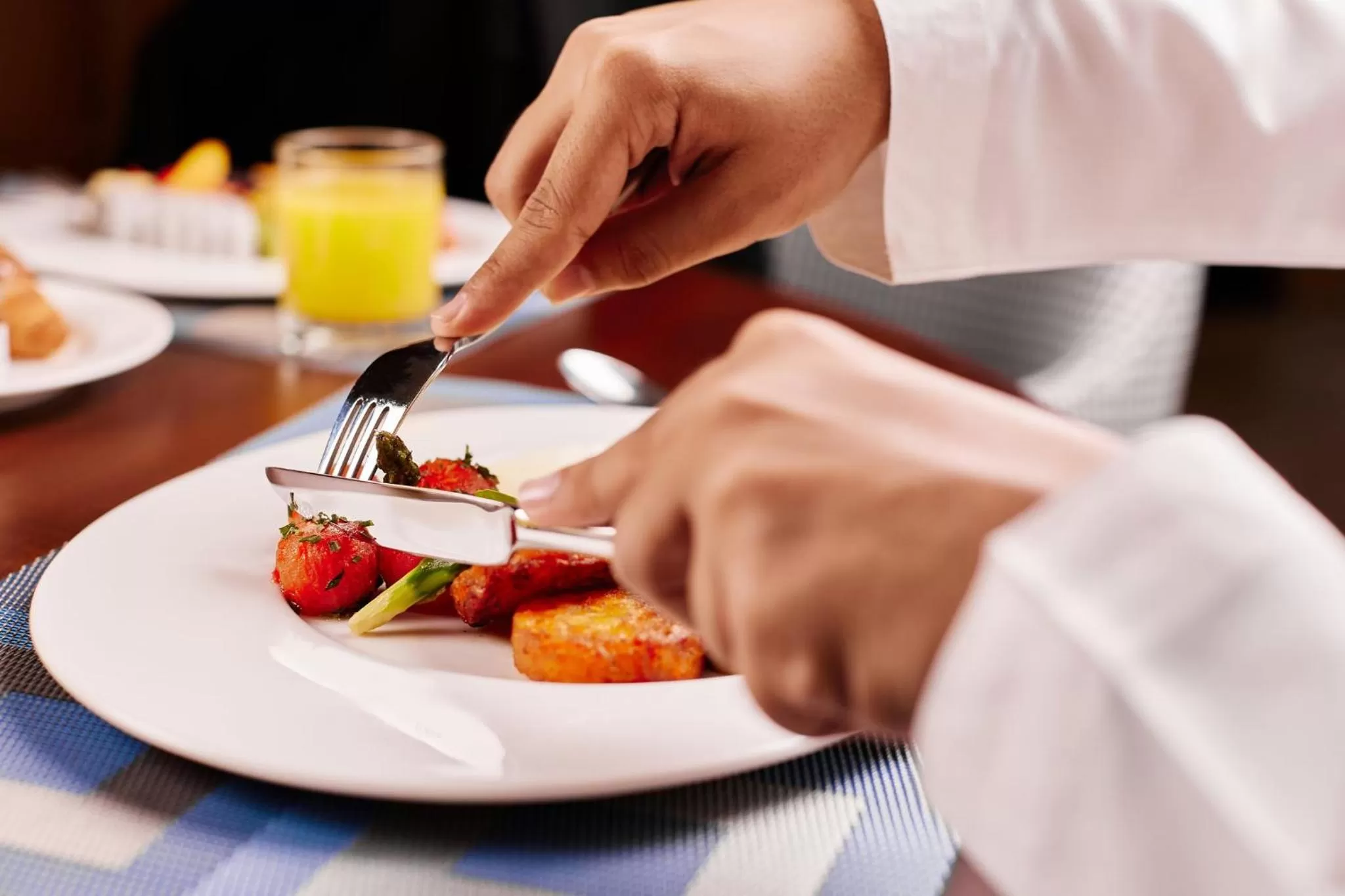 Restaurant/places to eat in Staybridge Suites Dubai Al-Maktoum Airport by IHG