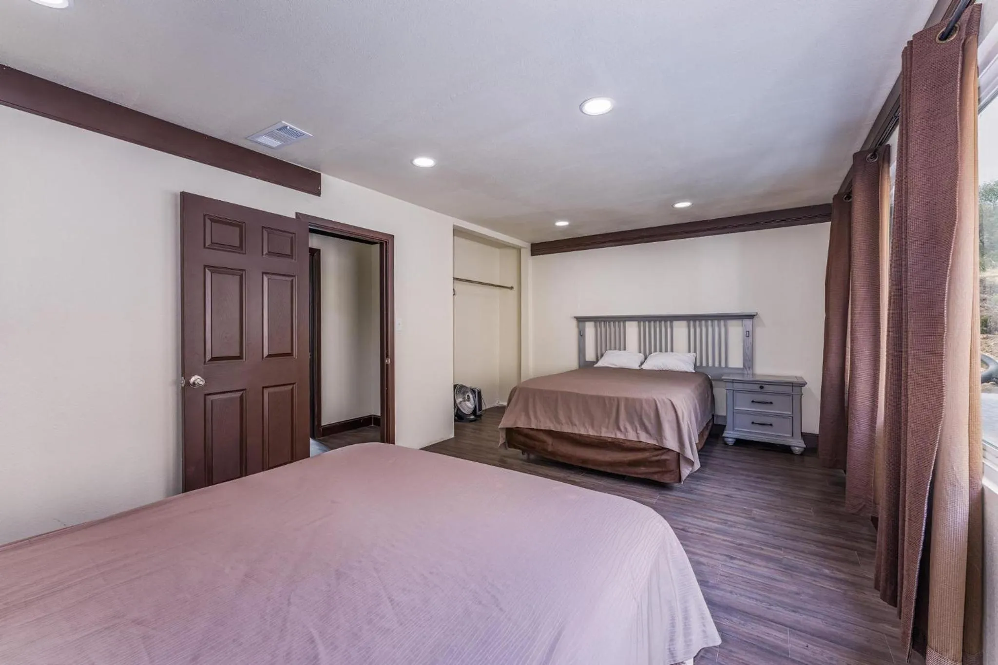 Bed in Mountain Trail Lodge and Vacation Rentals