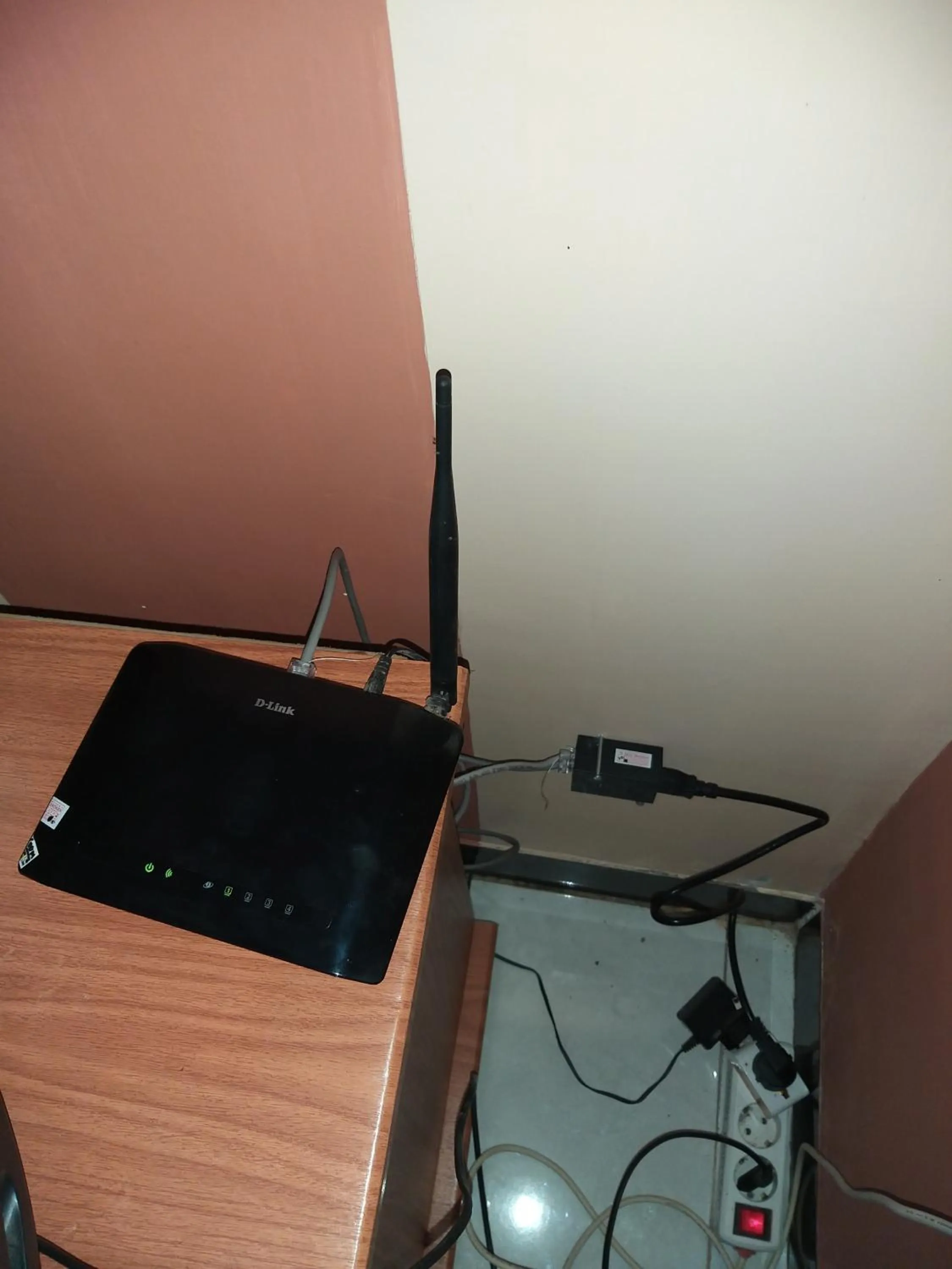 TV and multimedia in Ken's Villa 8