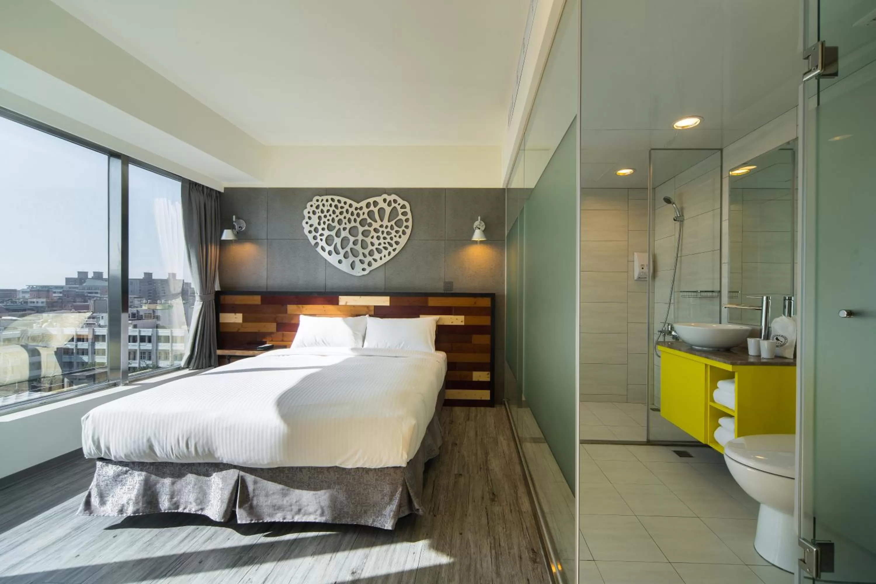 Photo of the whole room, Bed in Xinshe Hotel - Hsinchu