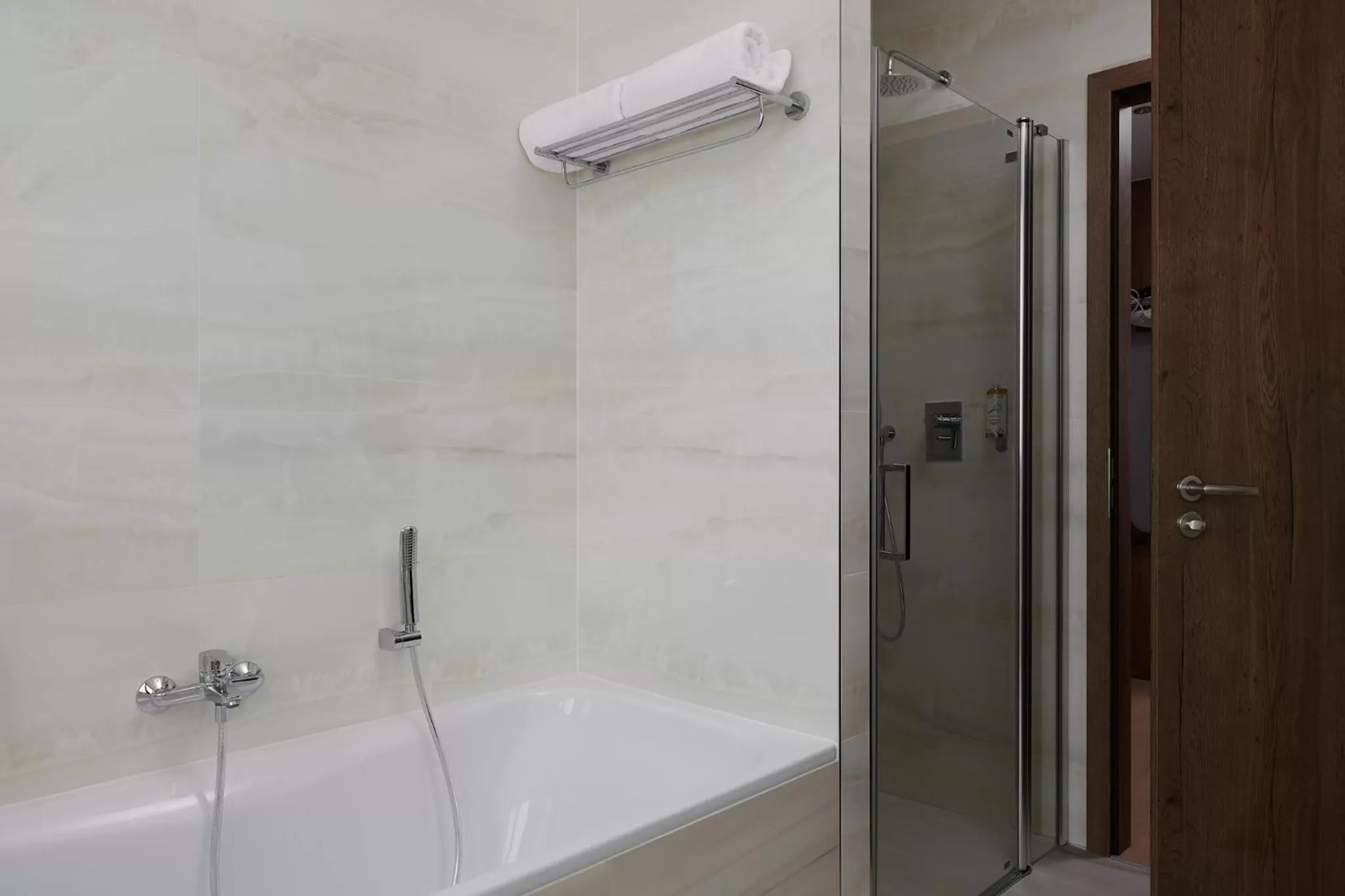 Shower in Hotel Passage