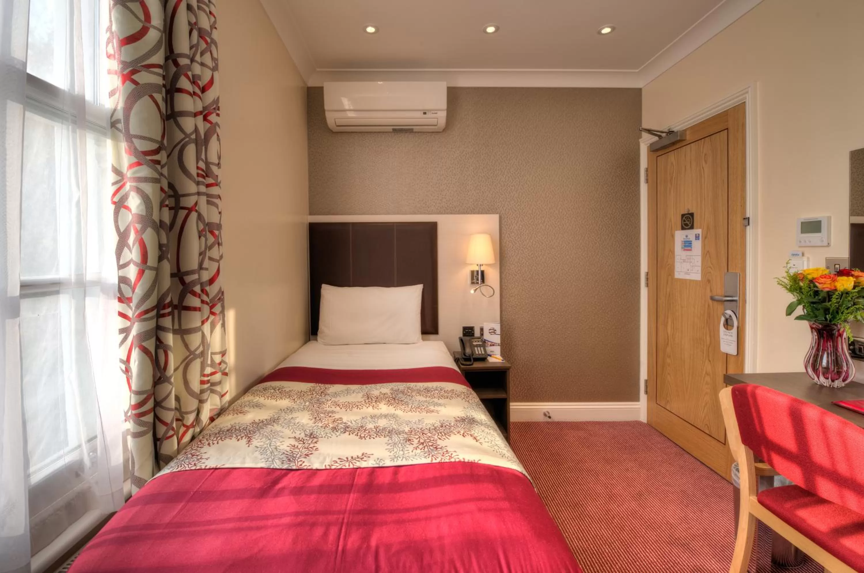 Bed in Best Western Buckingham Palace Rd