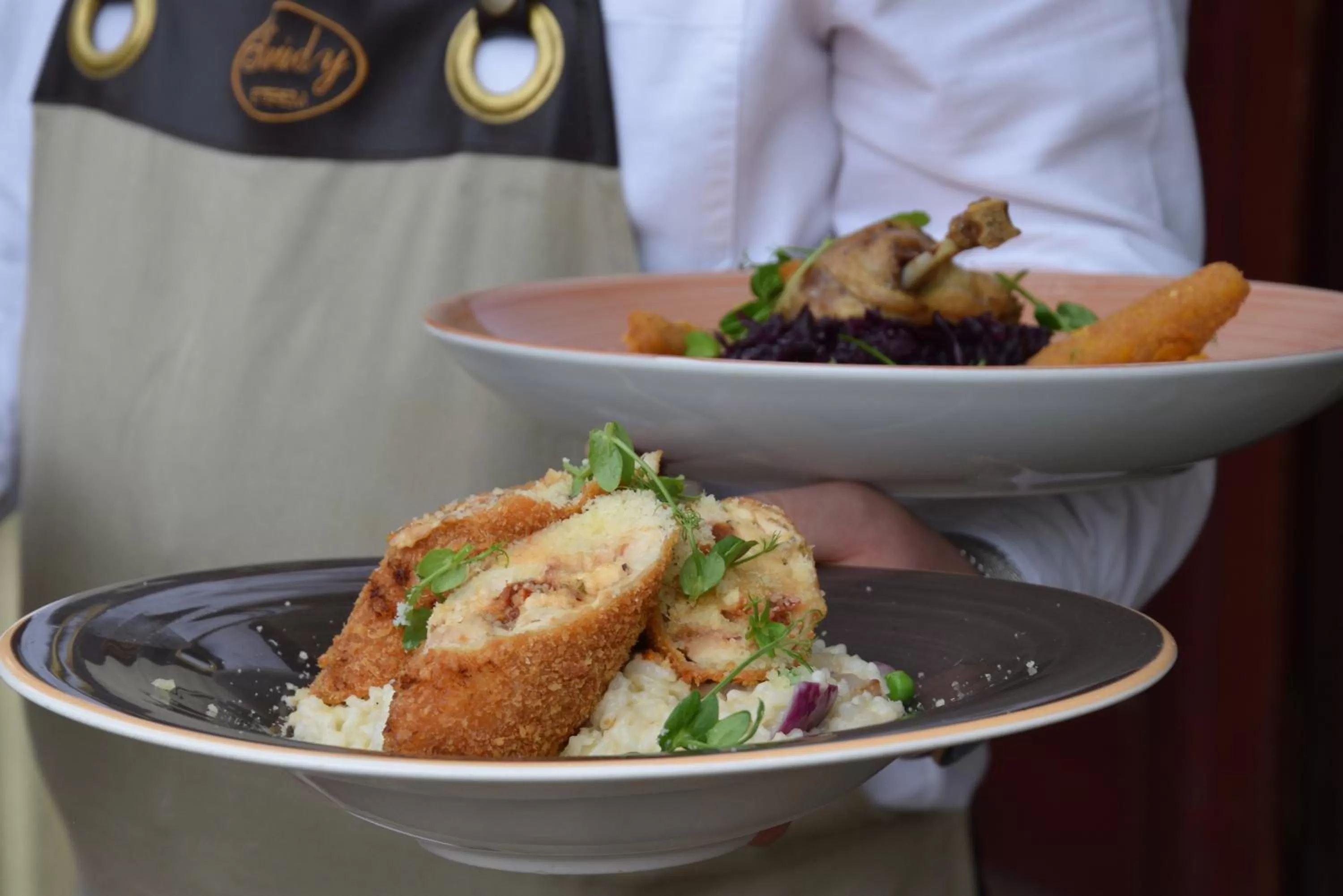 Restaurant/places to eat in Villa Hotel