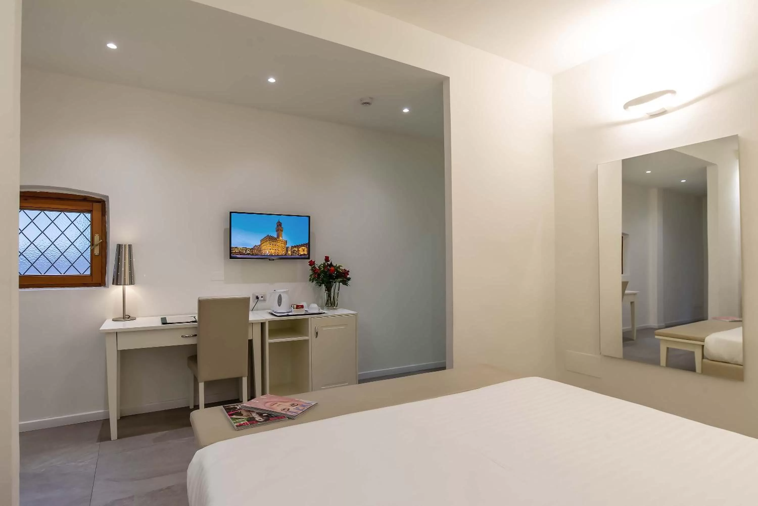 TV and multimedia, Bed in Hotel Accademia