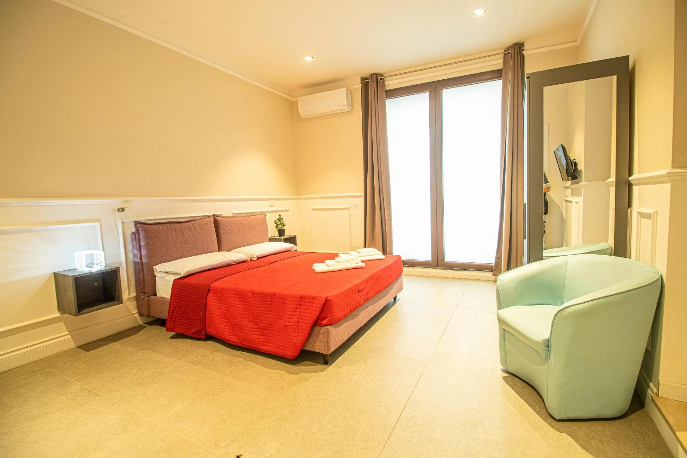 Photo of the whole room, Bed in suebi rooms