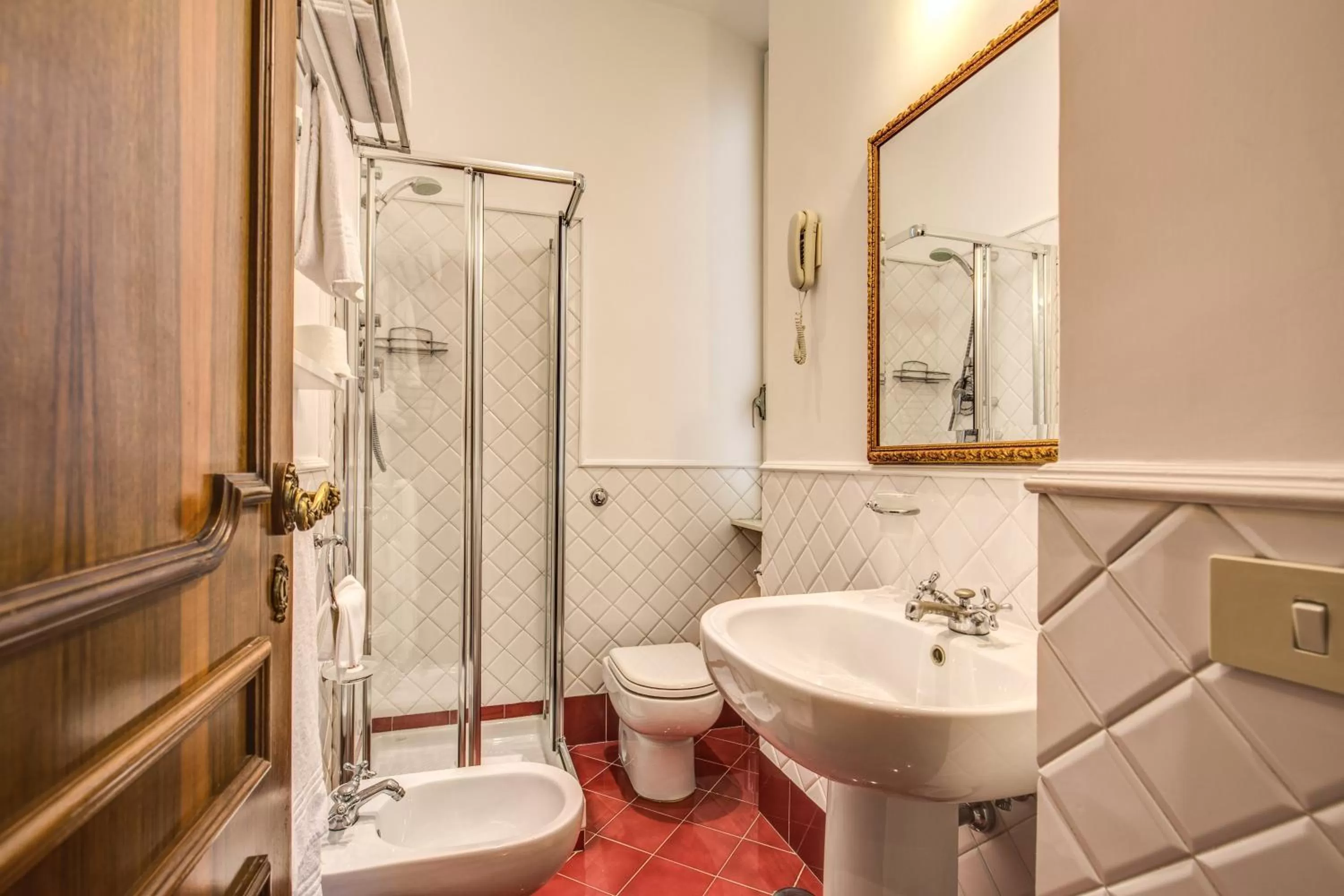 Bathroom in Rome Garden Hotel