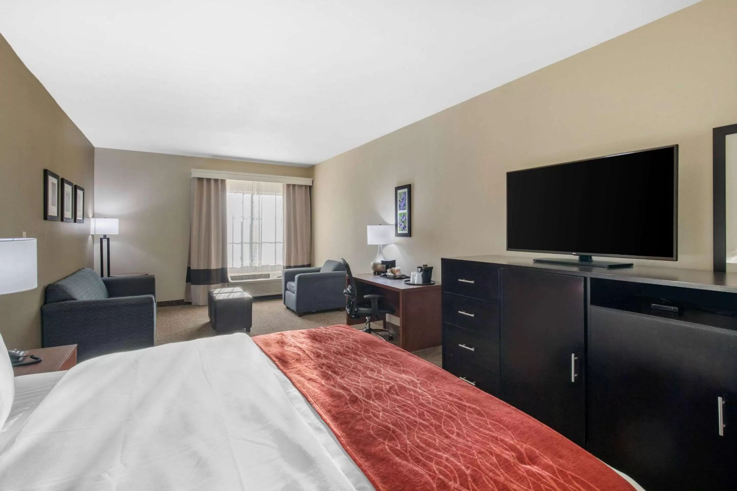 Bedroom, Bed in Comfort Inn & Suites Cedar Hill Duncanville