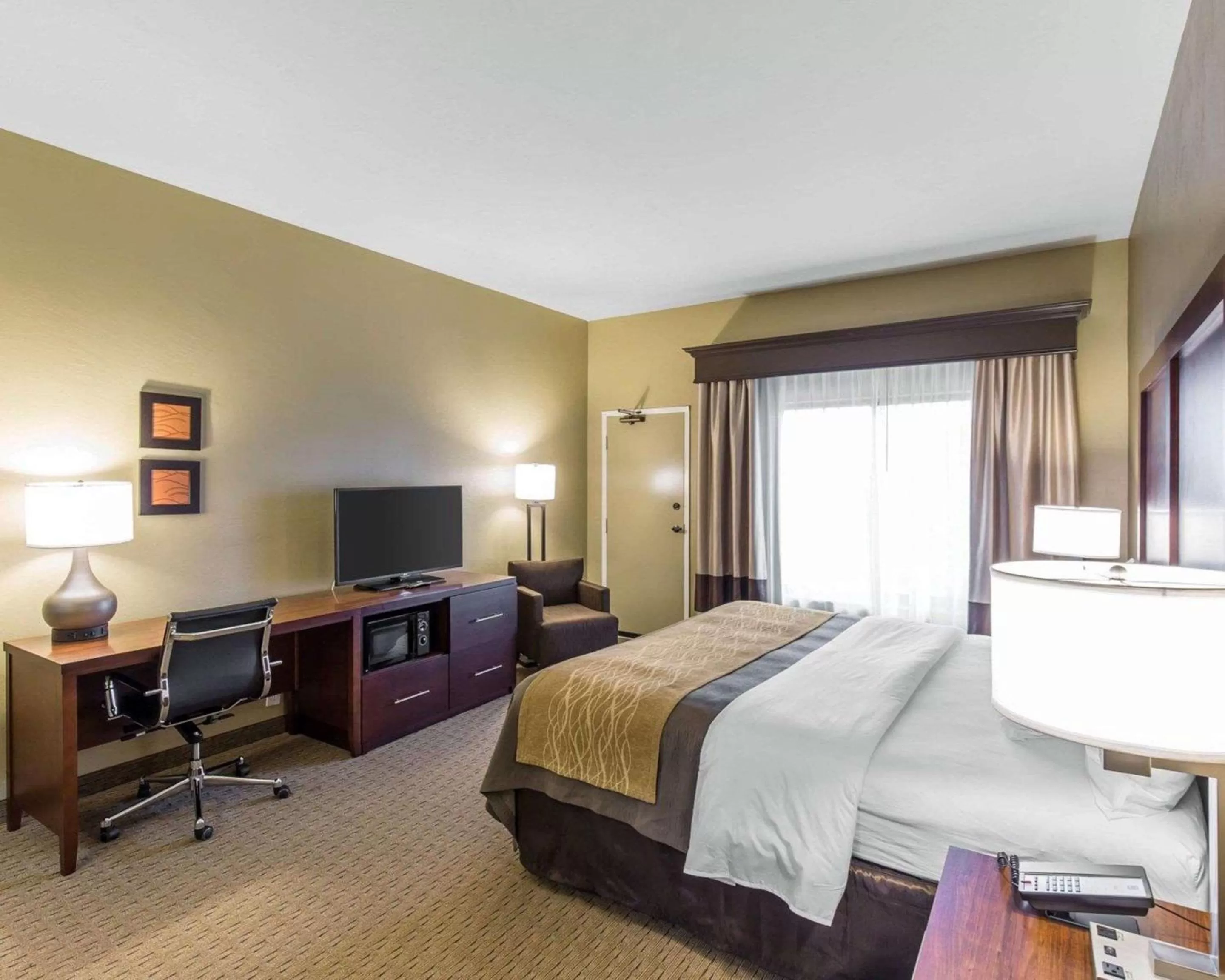 Photo of the whole room, Bed in Tollgate Inn