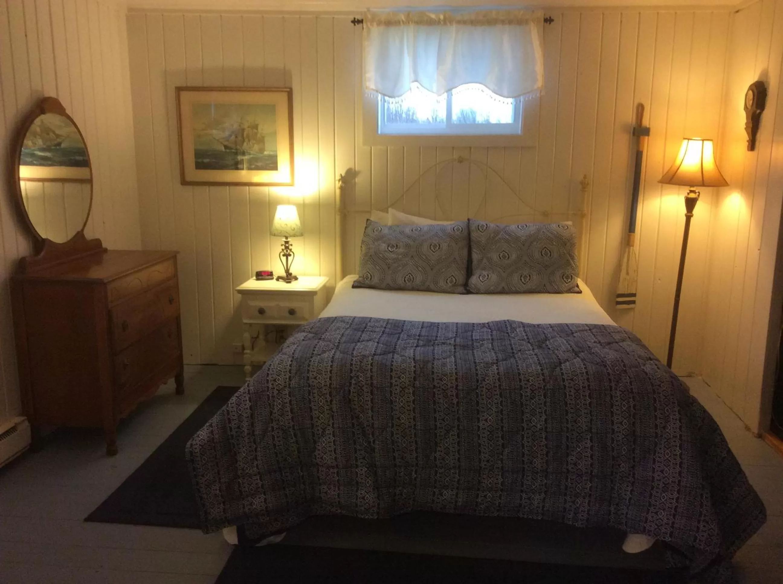 Bed in The Eastland Motel