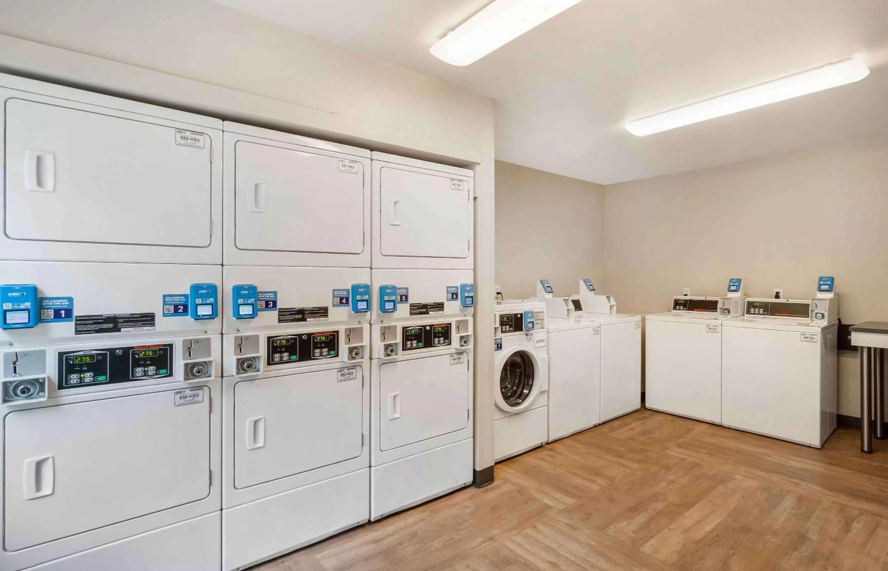 Property building in Extended Stay America Suites - San Jose - Milpitas - McCarthy Ranch