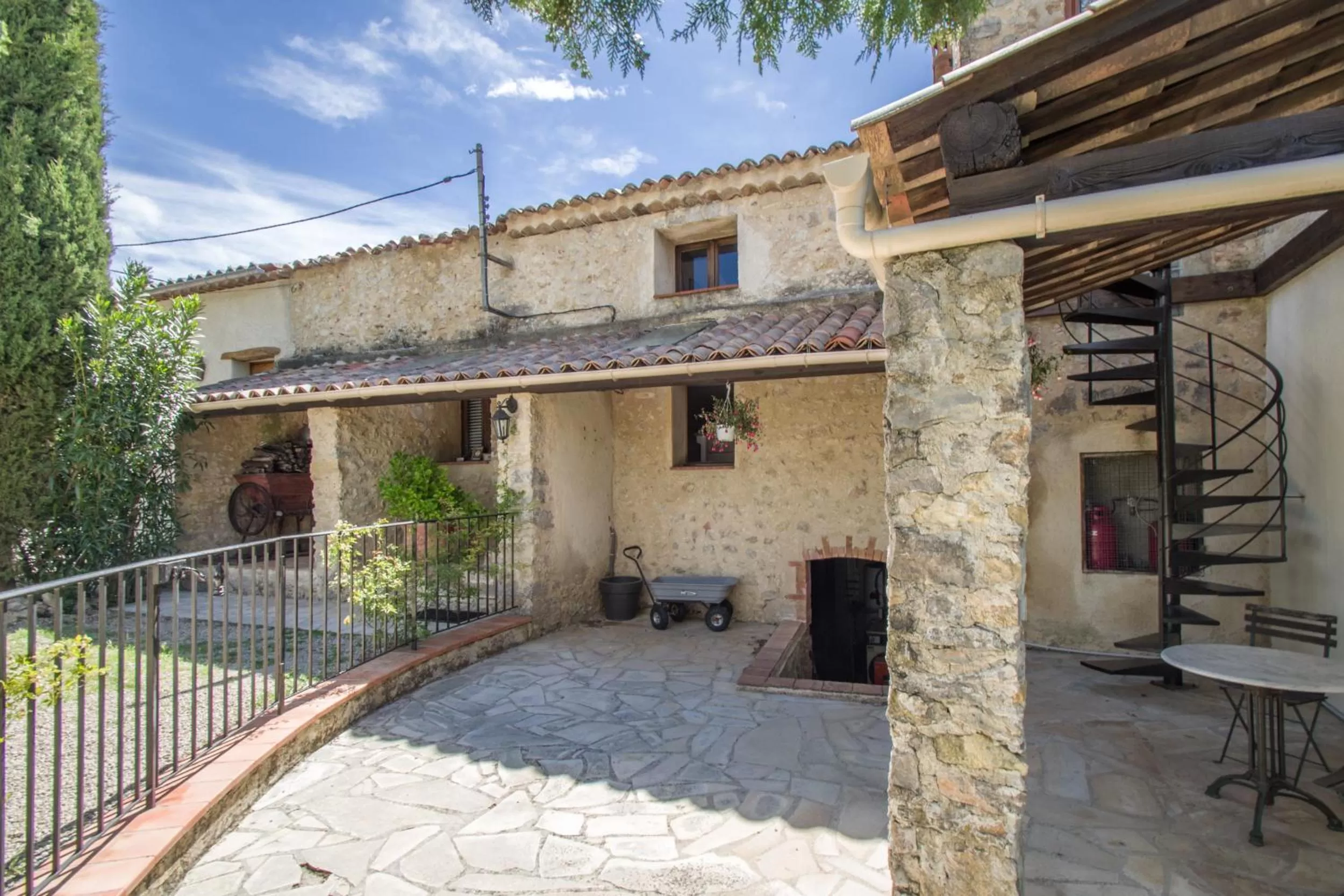 Patio in Fleur de Lys