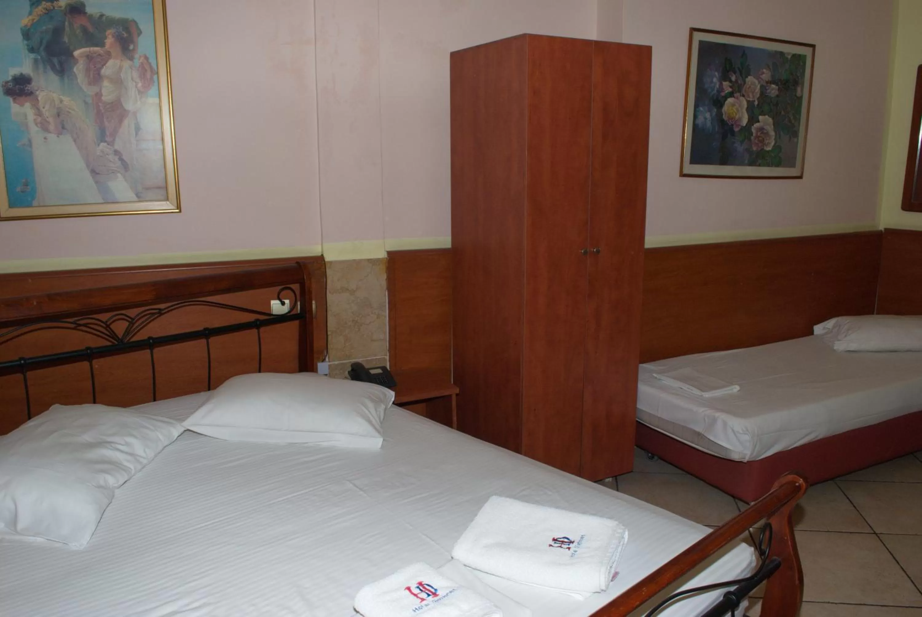 Bed in Diethnes Hotel
