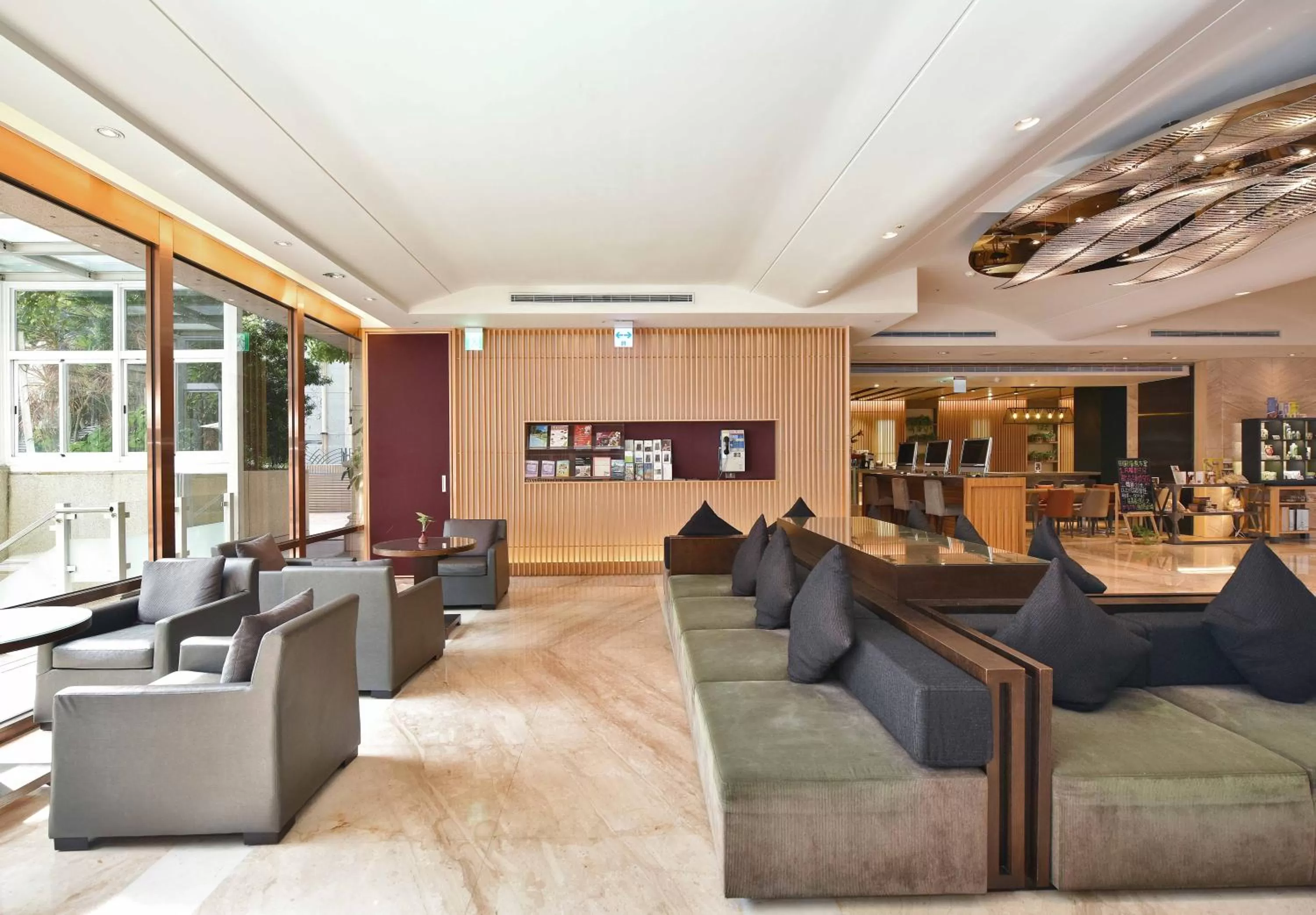 Seating area in Fullon Hotel Kaohsiung