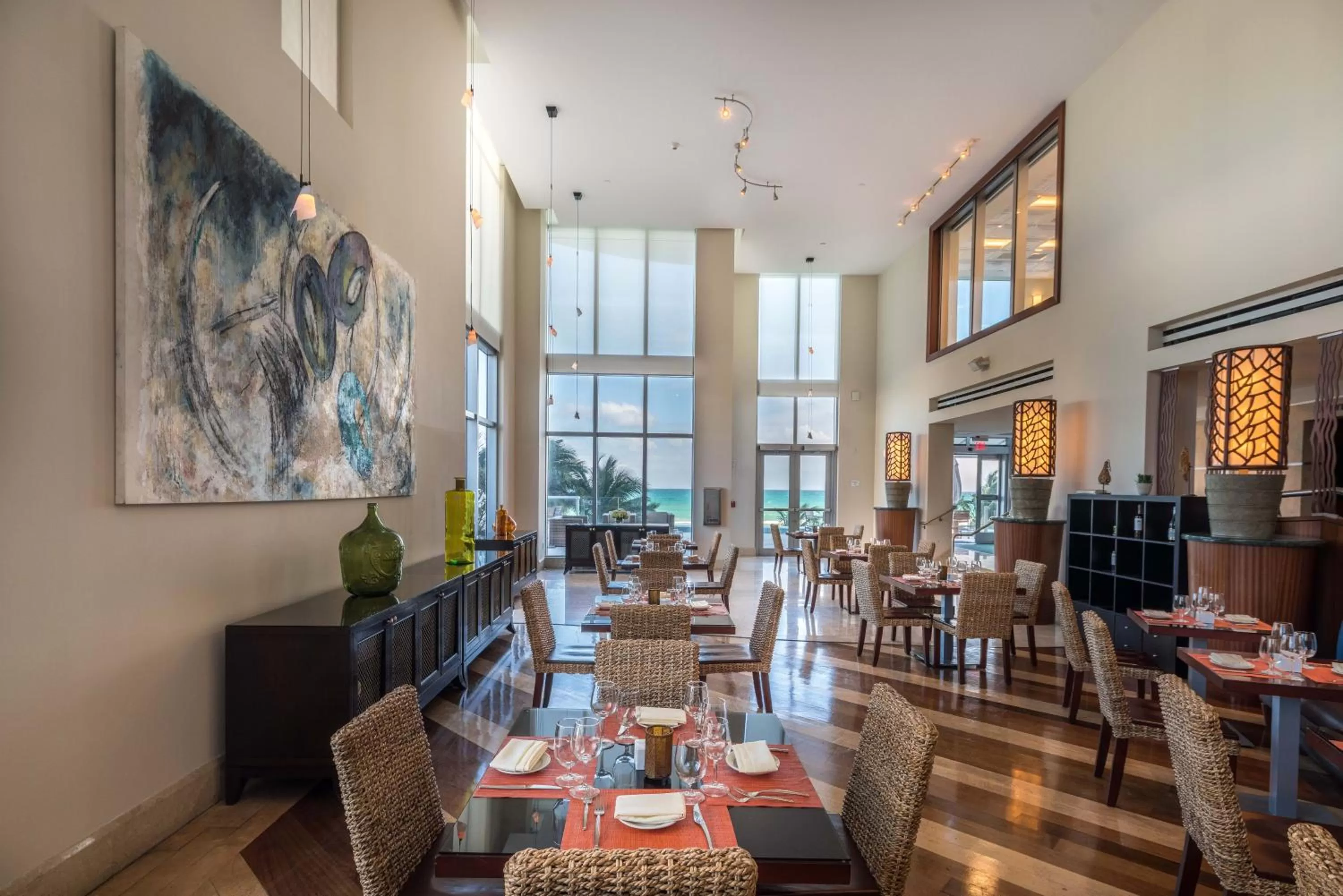 Restaurant/Places to Eat in Marenas Beach Resort