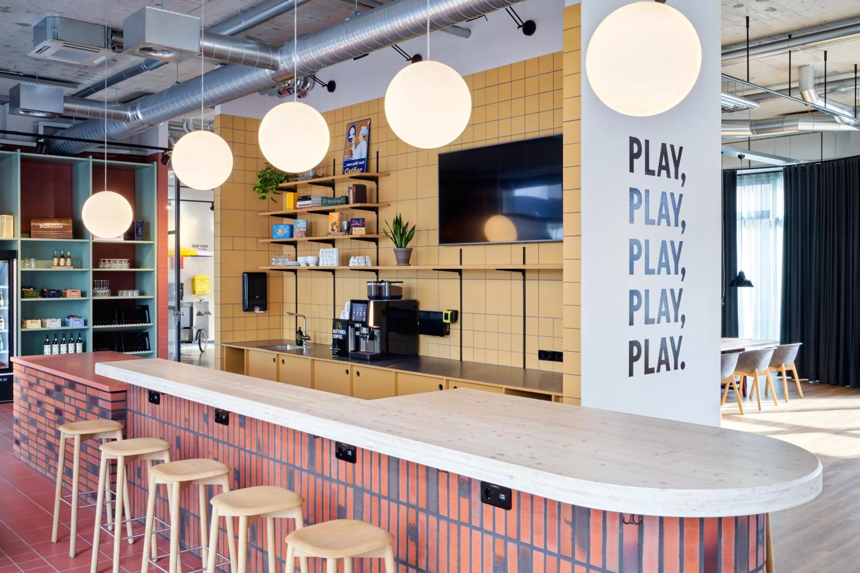 Day in STAYERY Bielefeld Hauptbahnhof