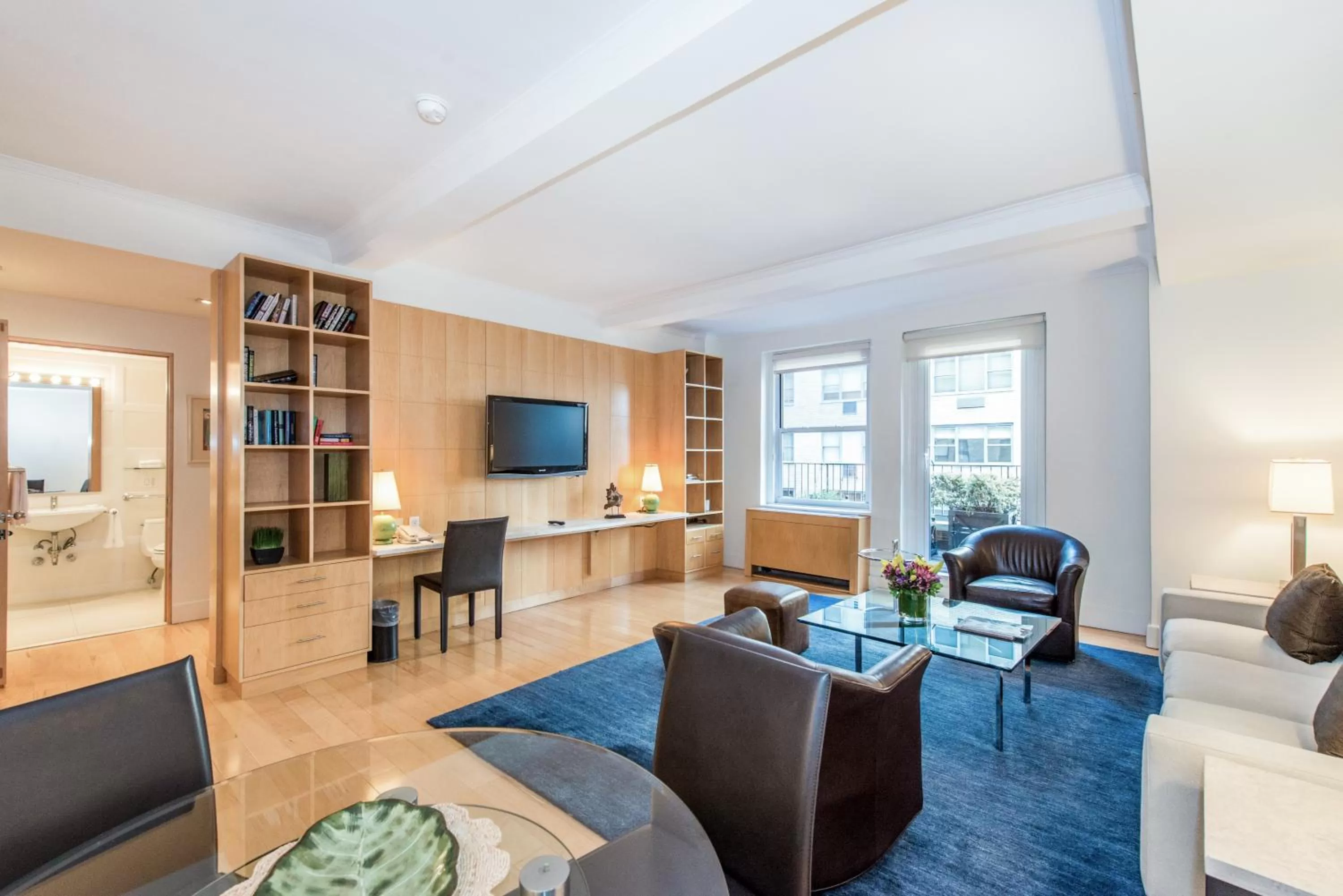 Seating area in Lombardy Hotel