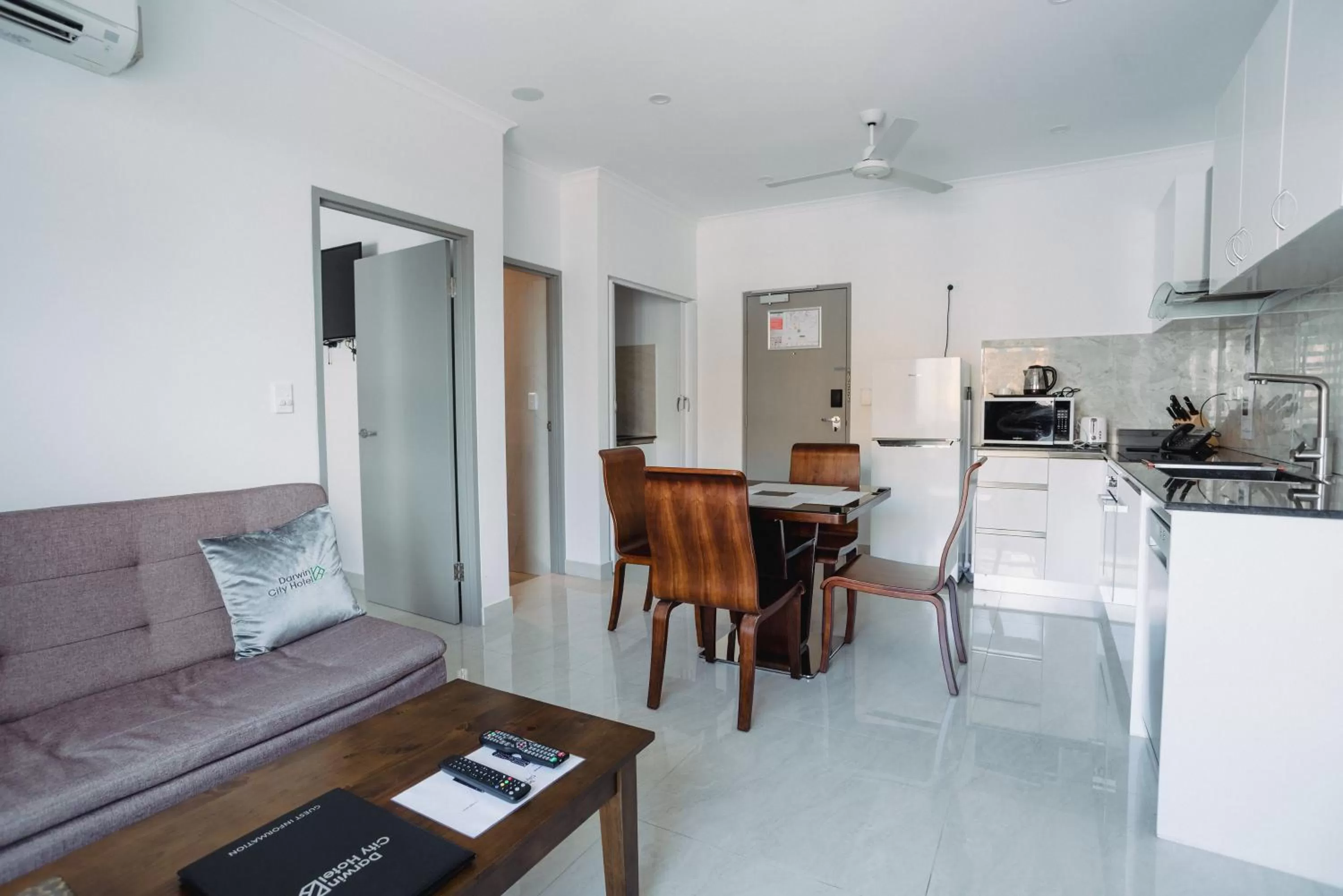 Kitchen or kitchenette in Darwin City Hotel