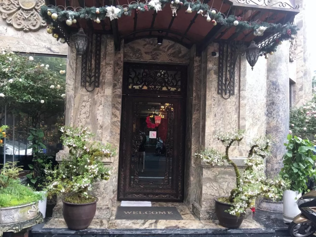 Facade/entrance in Halais Hotel