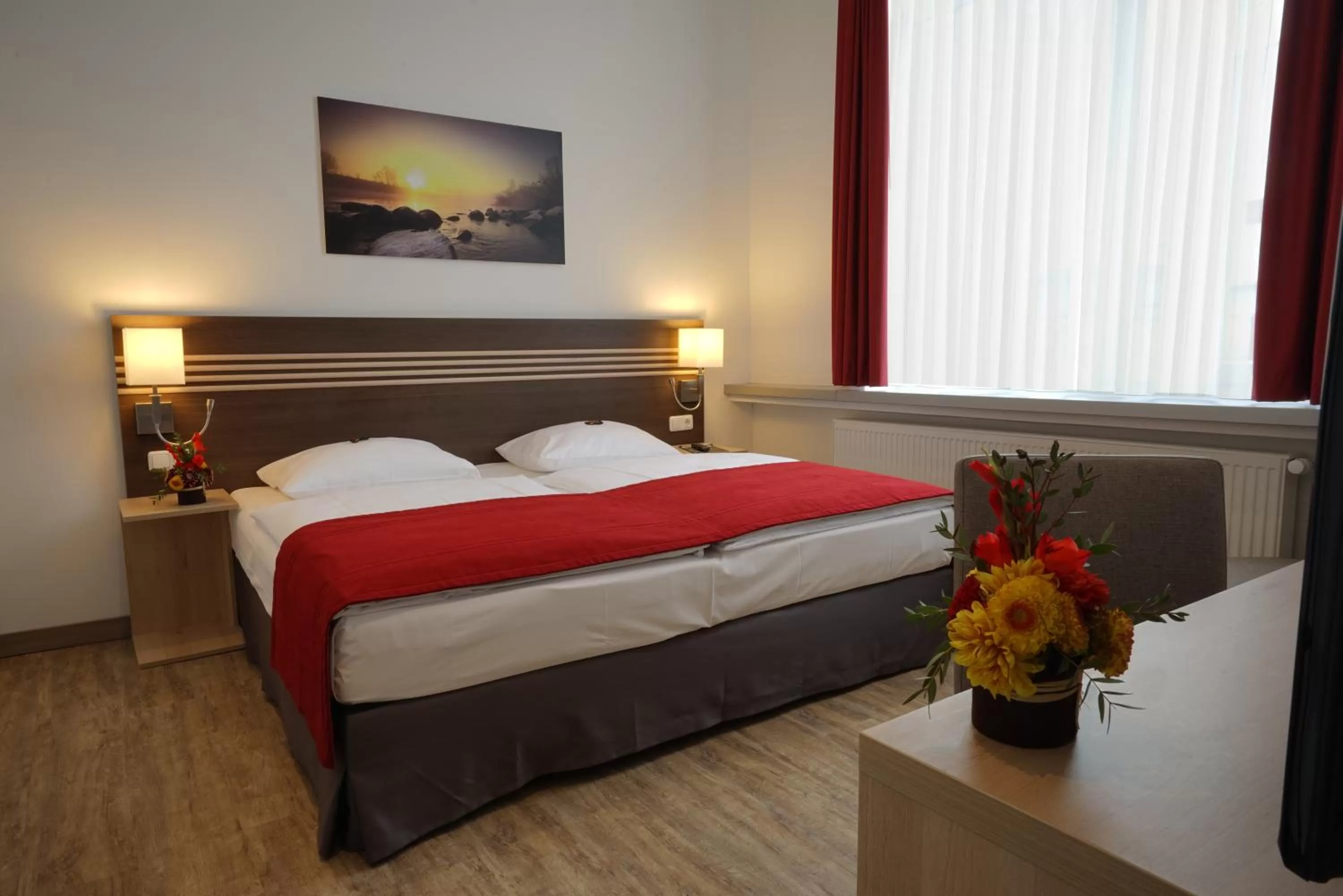 Photo of the whole room, Bed in Ruhr Inn Hotel