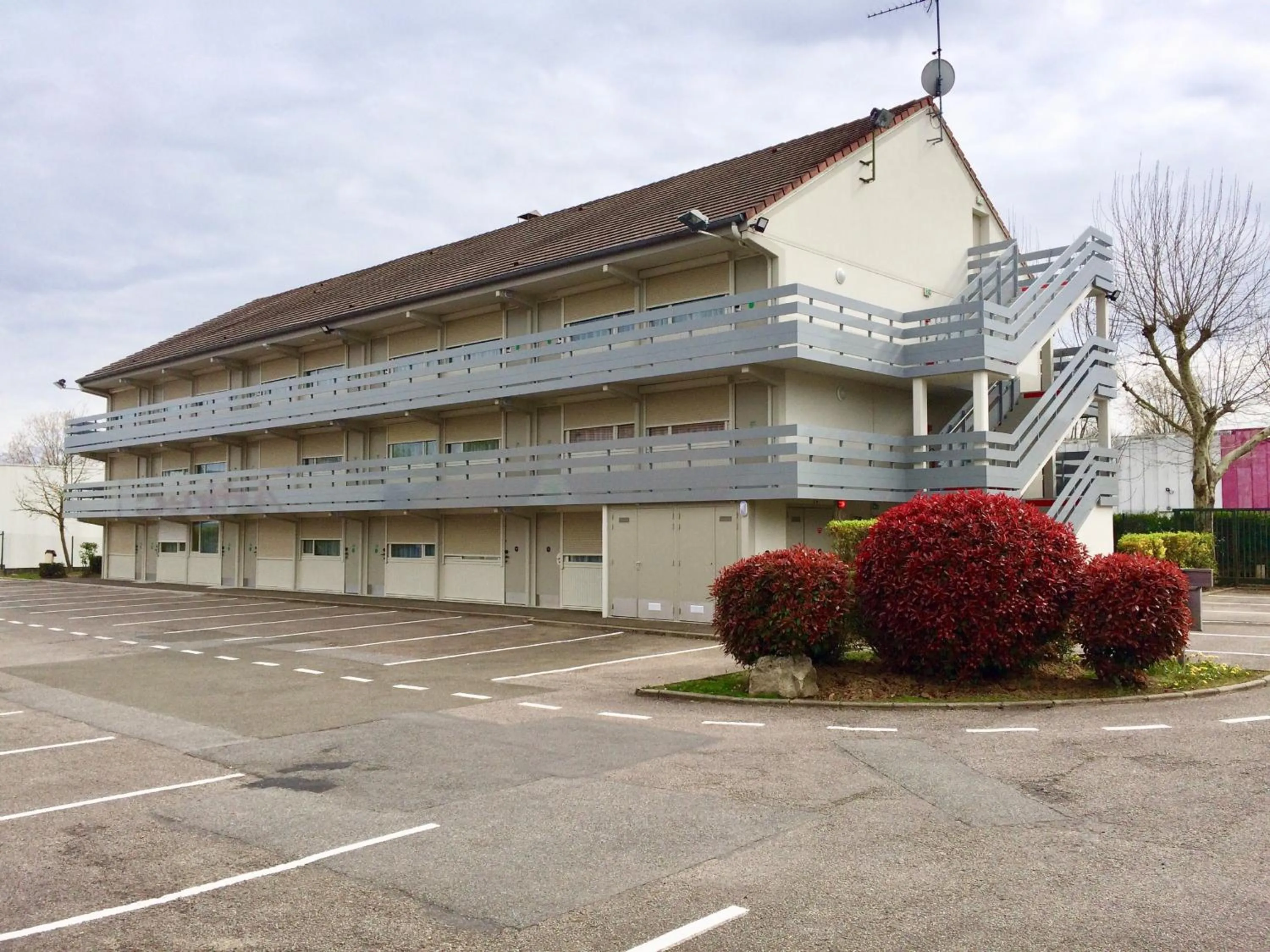 Property building in Campanile Plaisir